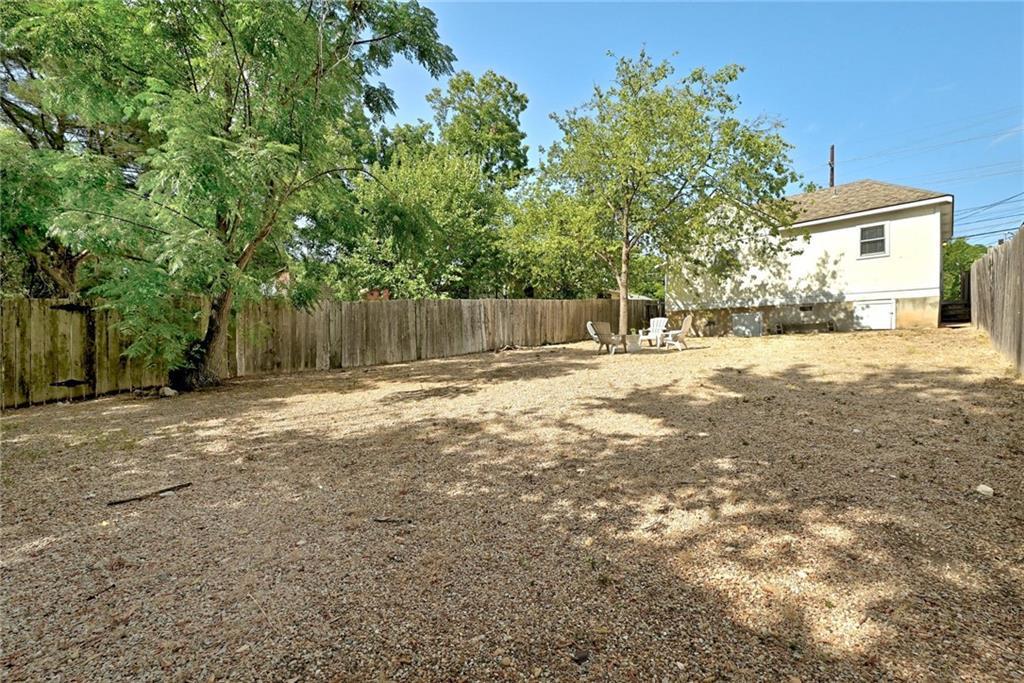 2107 Chicon St Property Photo 17