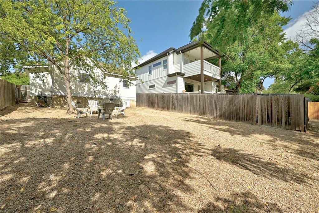 2107 Chicon St Property Photo 19