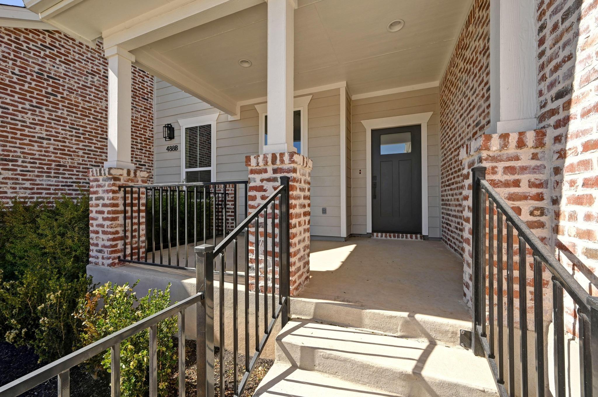 488 Orleanian Dr #b Property Photo 2