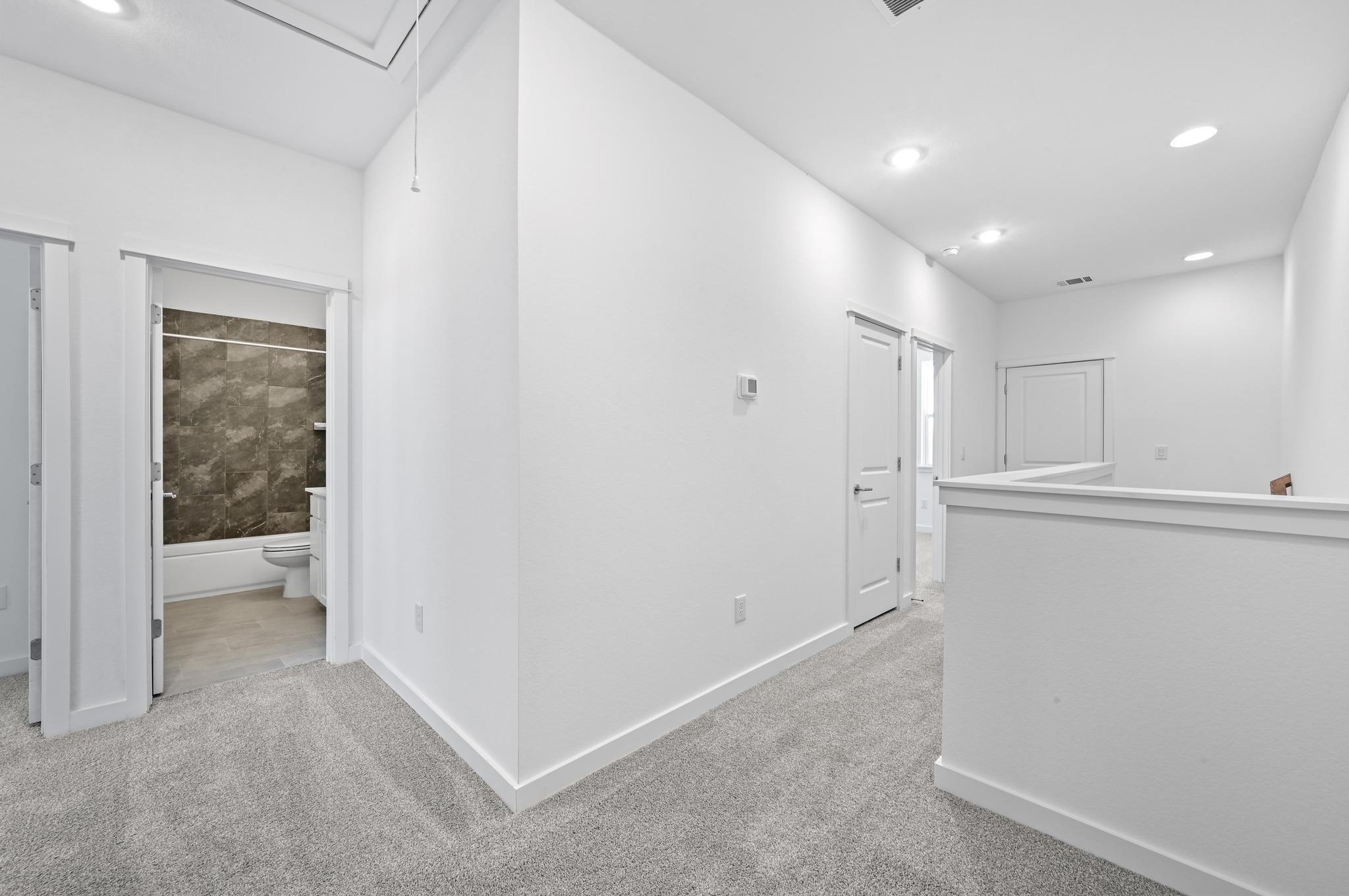 488 Orleanian Dr #b Property Photo 12