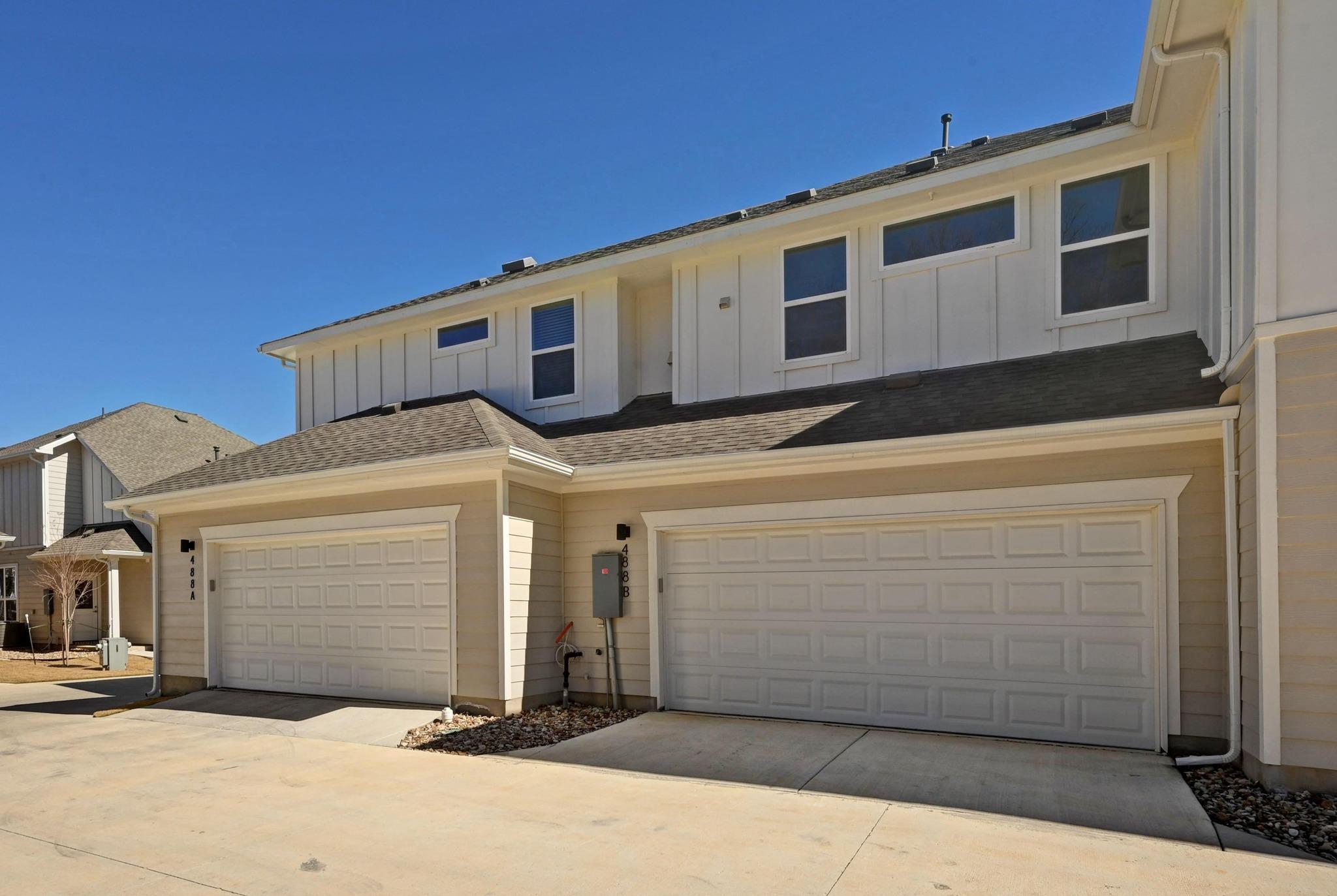 488 Orleanian Dr #b Property Photo 16