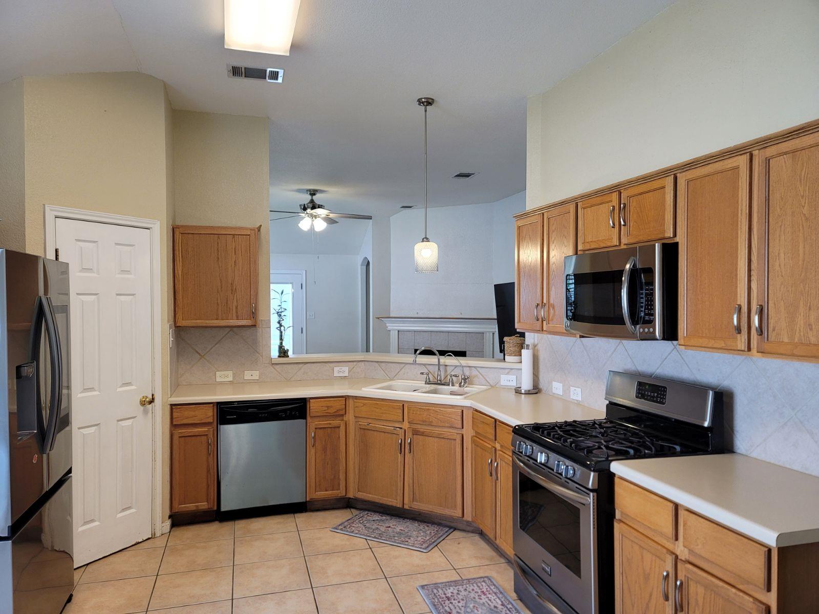 108 Warner Bnd Property Photo 6