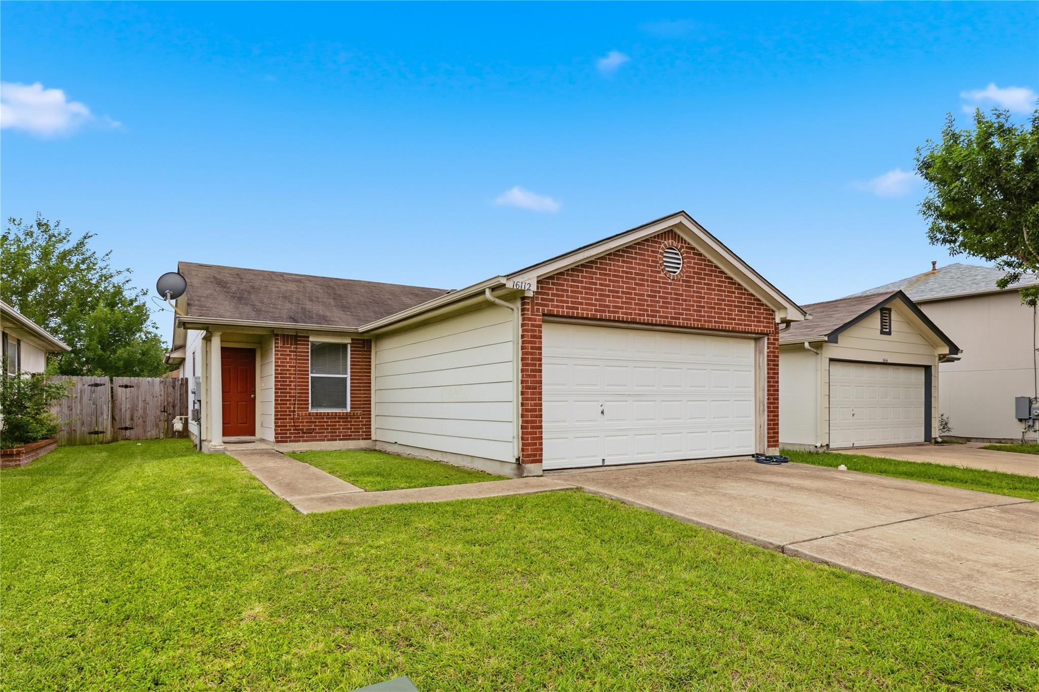 16112 Hamilton Point Cir Property Photo 2