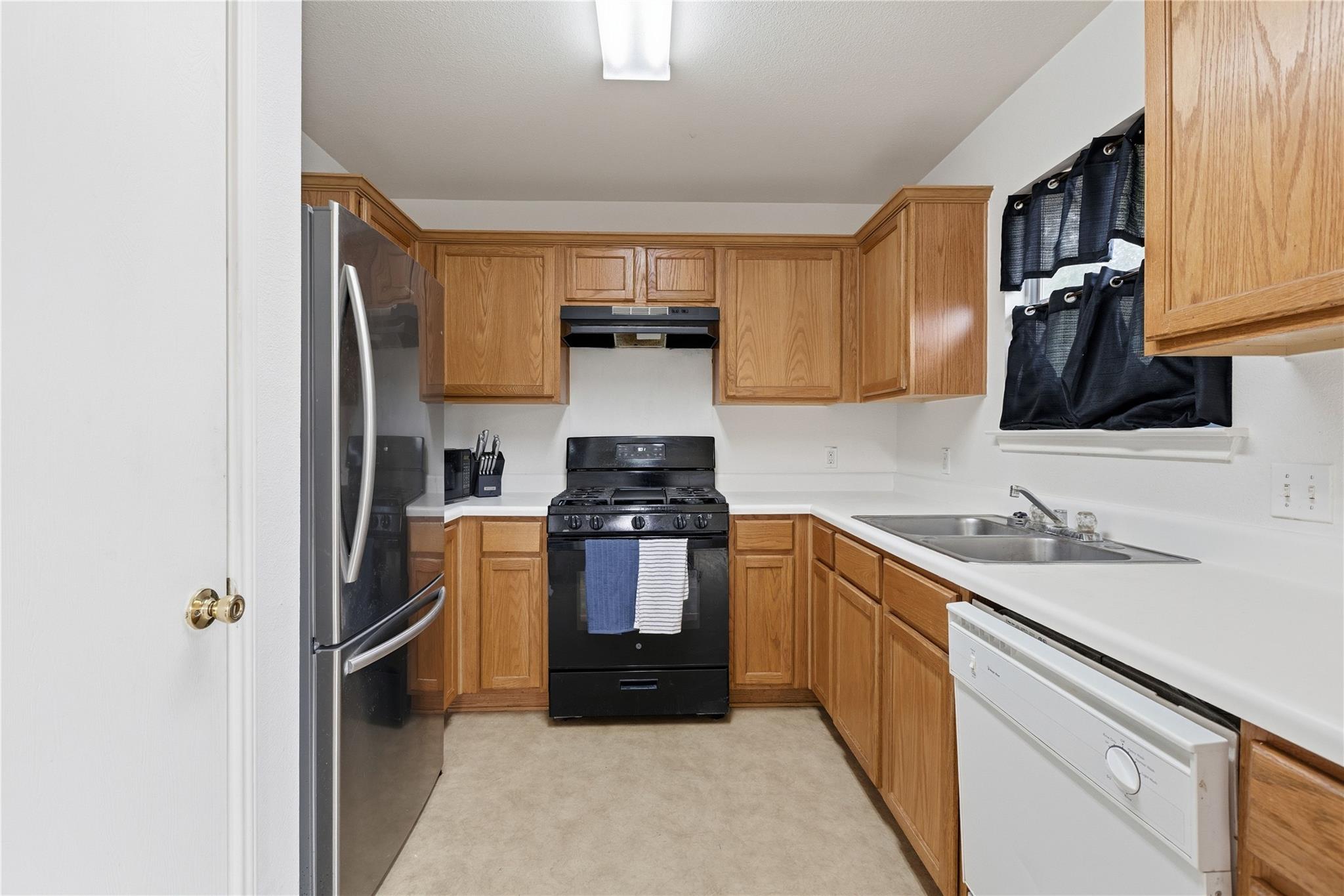 16112 Hamilton Point Cir Property Photo 18
