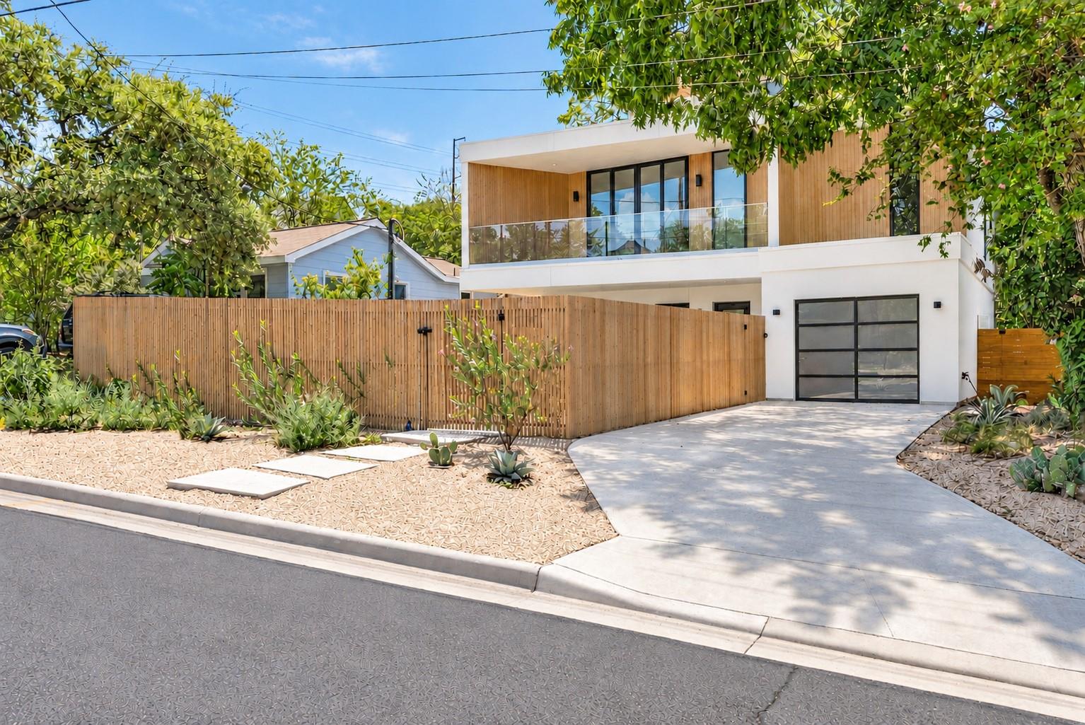 1005 W Johanna St Property Photo 1