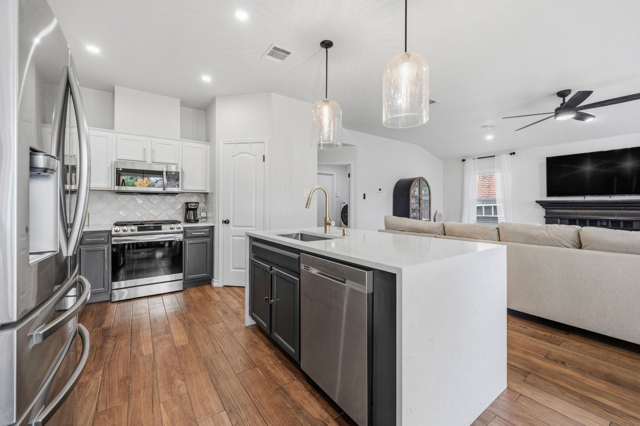 9400 Lightwood Loop Property Photo 10