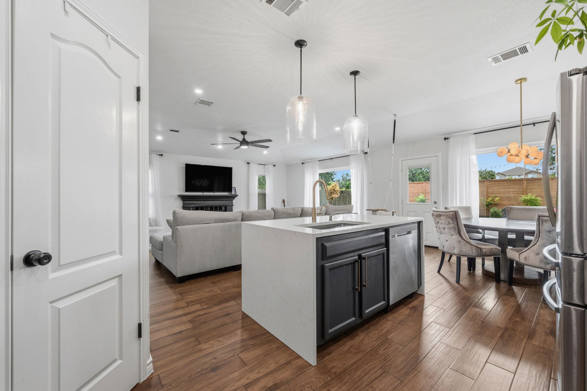 9400 Lightwood Loop Property Photo 11
