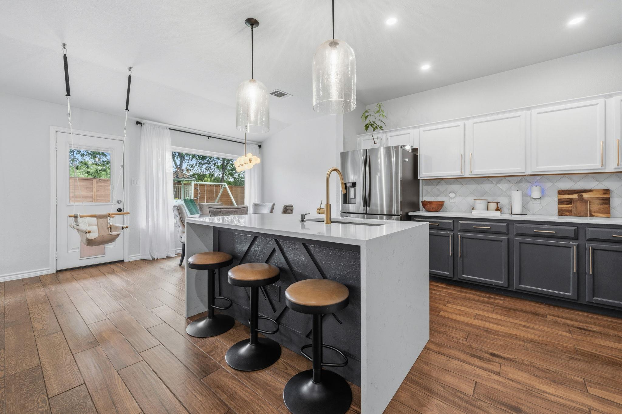 9400 Lightwood Loop Property Photo 13