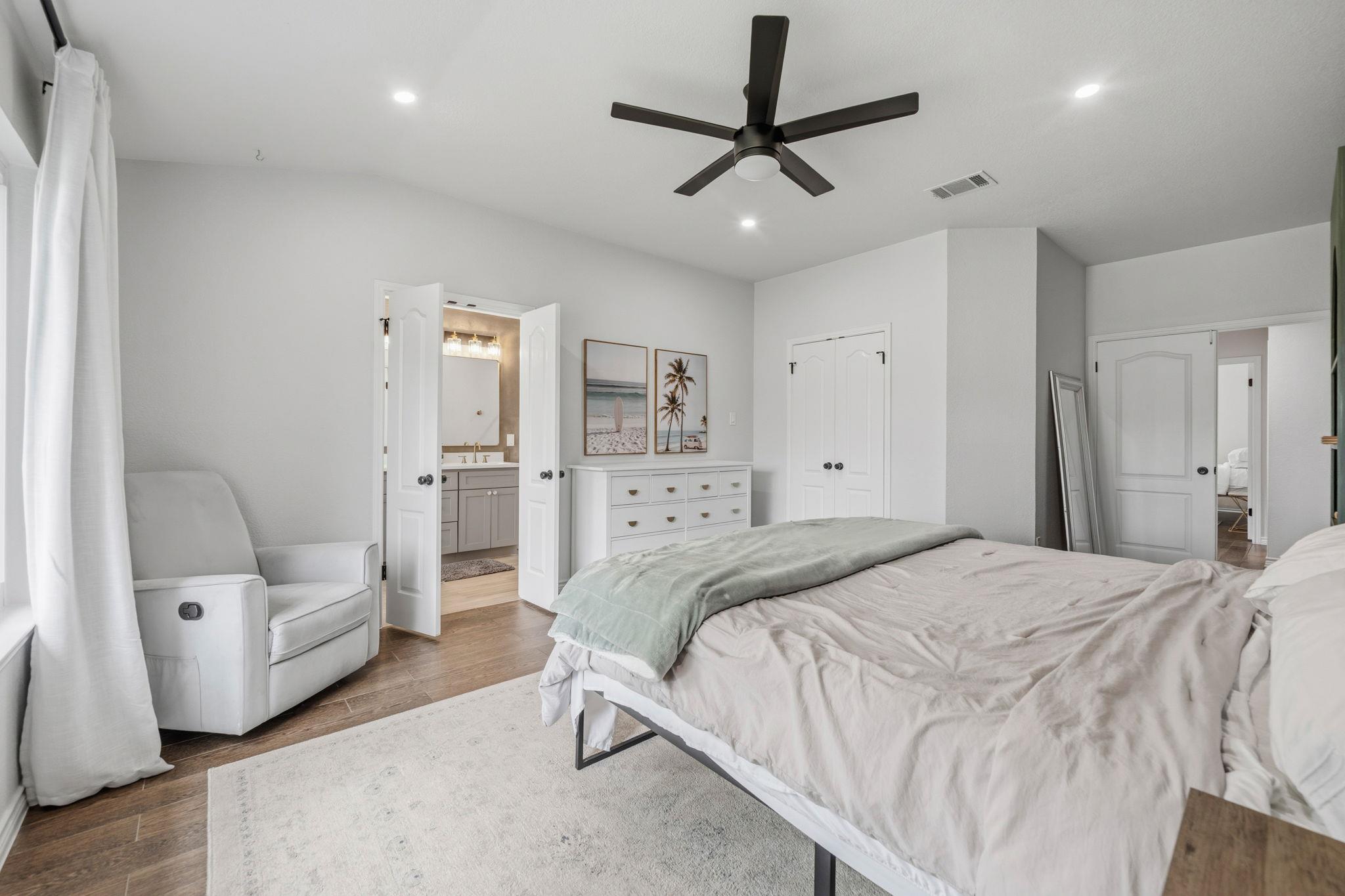 9400 Lightwood Loop Property Photo 17