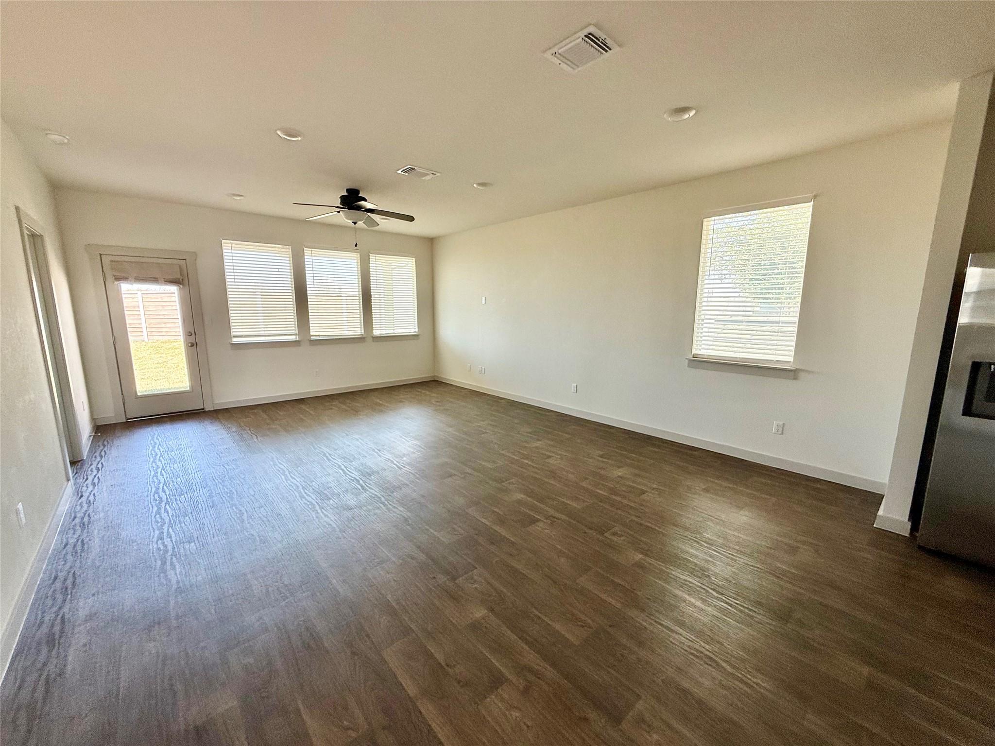 400 Barton Creek Ln Property Photo 8