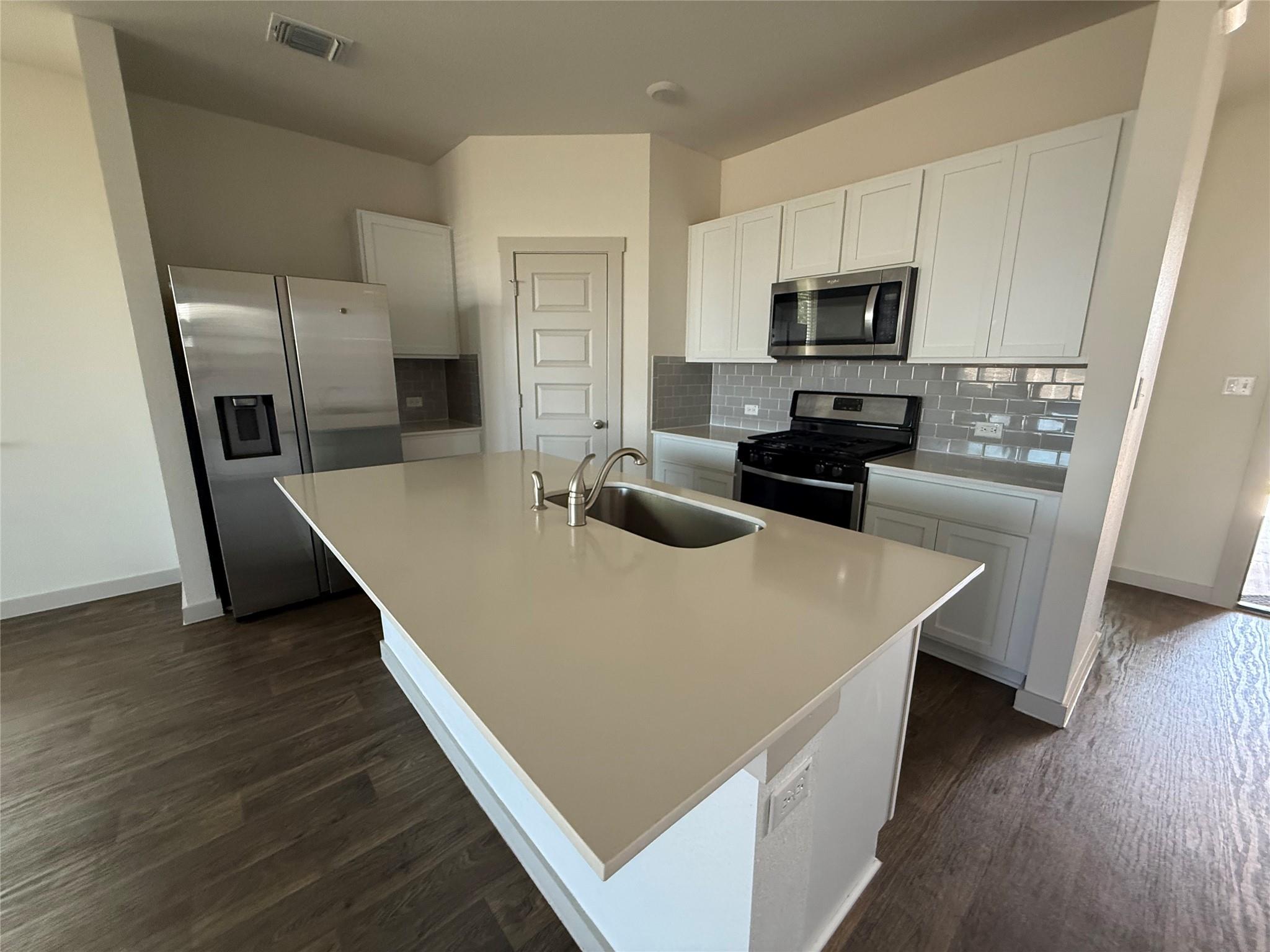 400 Barton Creek Ln Property Photo 9