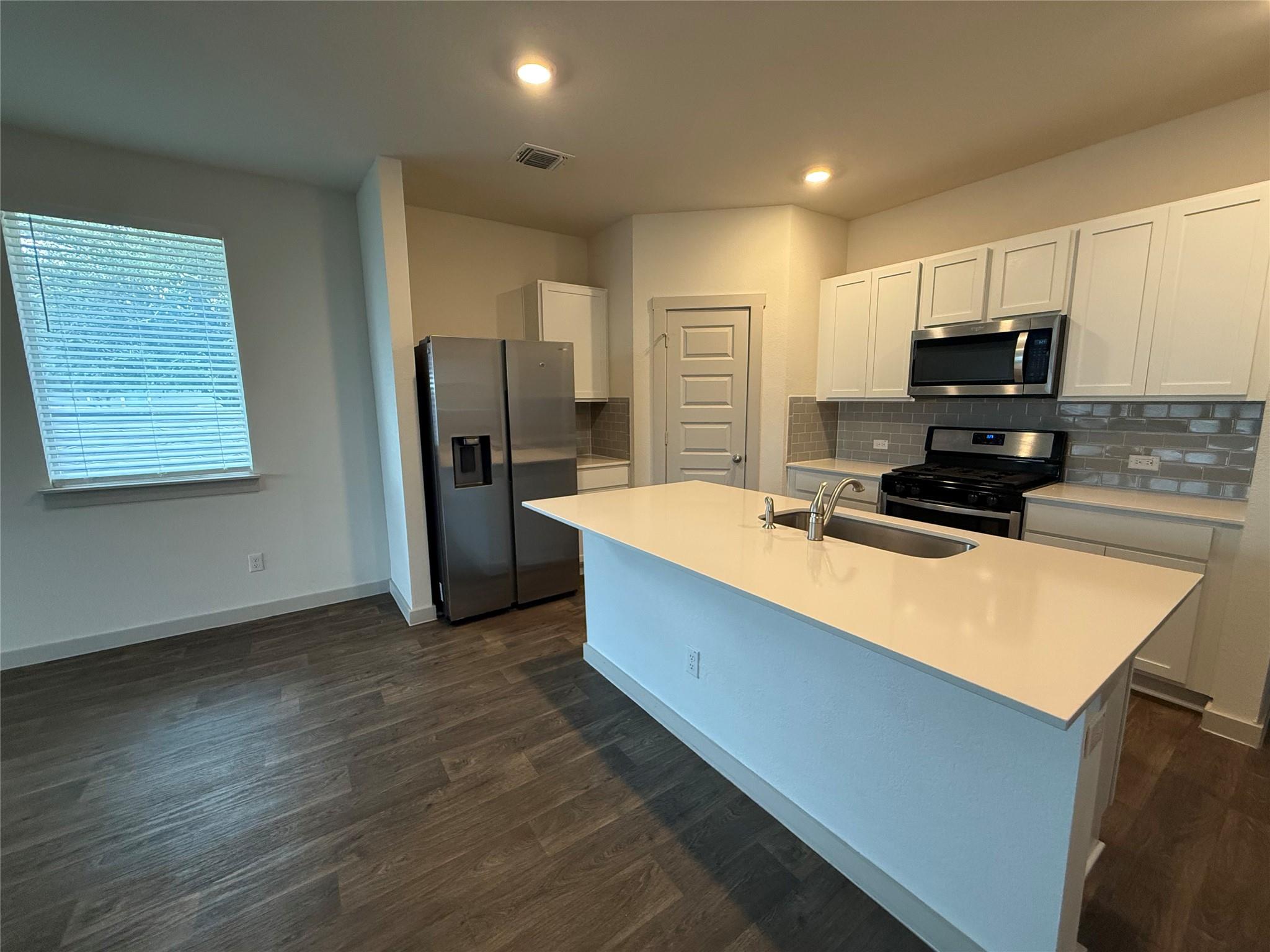 400 Barton Creek Ln Property Photo 16