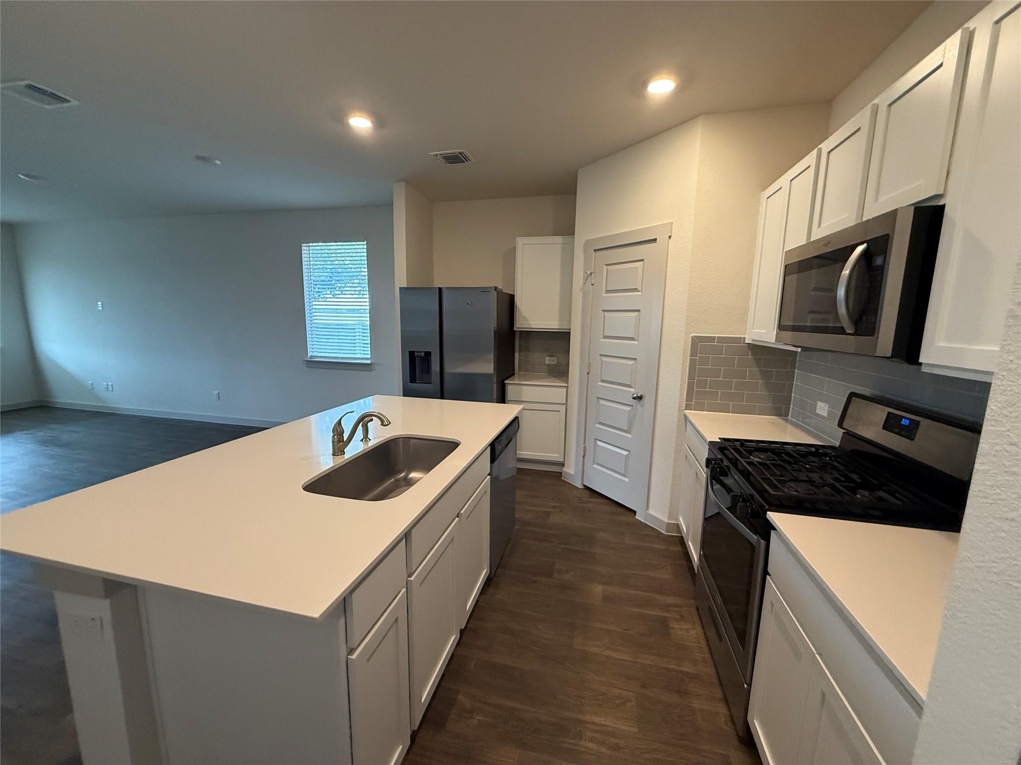 400 Barton Creek Ln Property Photo 17