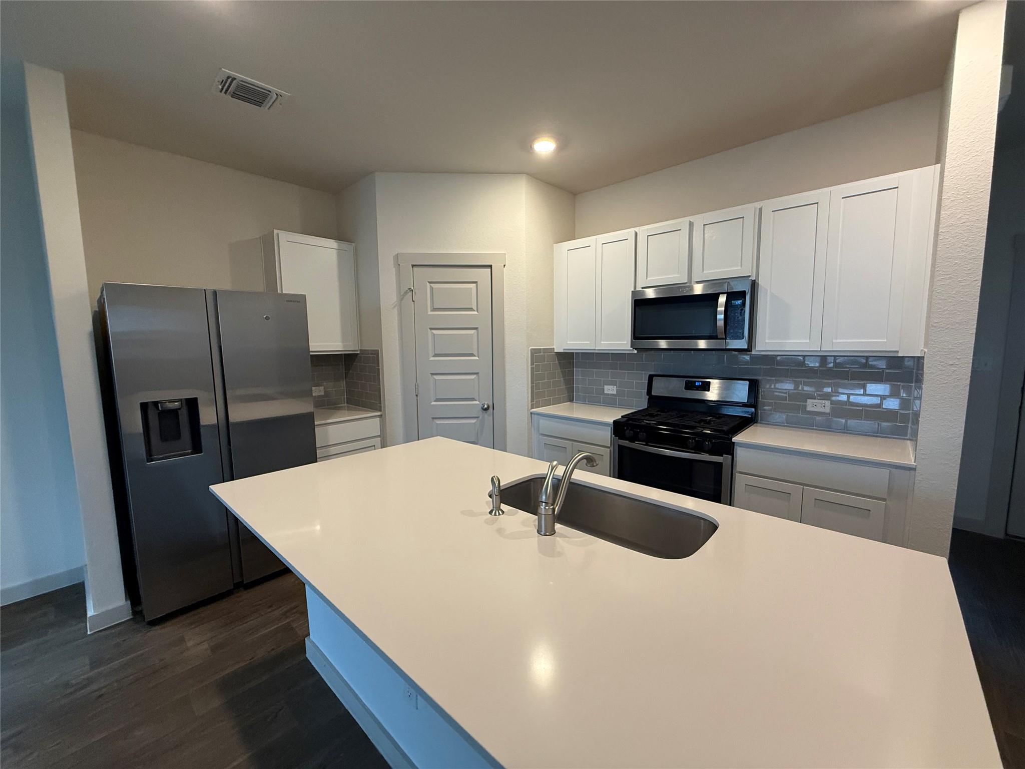 400 Barton Creek Ln Property Photo 18