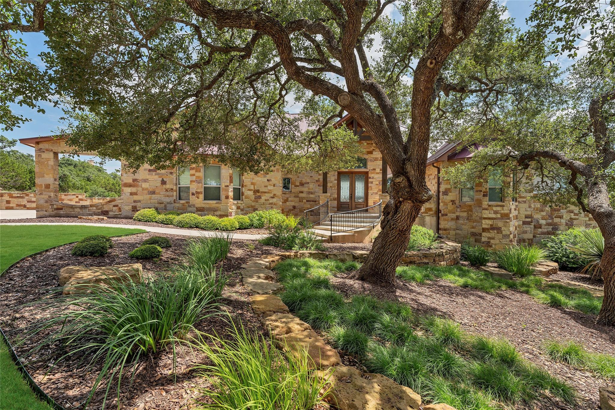 1337 Pinot Grigio Property Photo