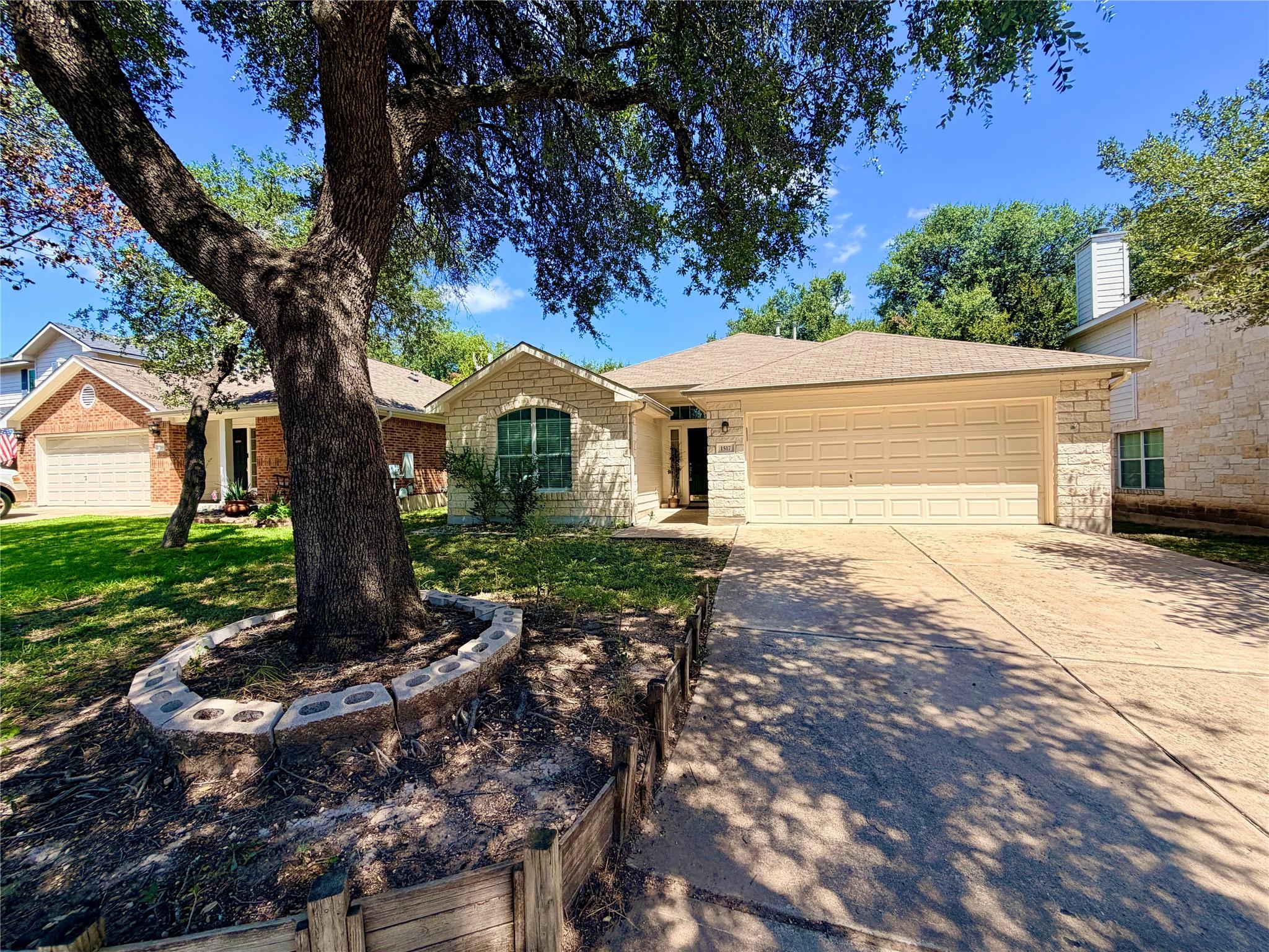 1517 Hawk Dr Property Photo 1