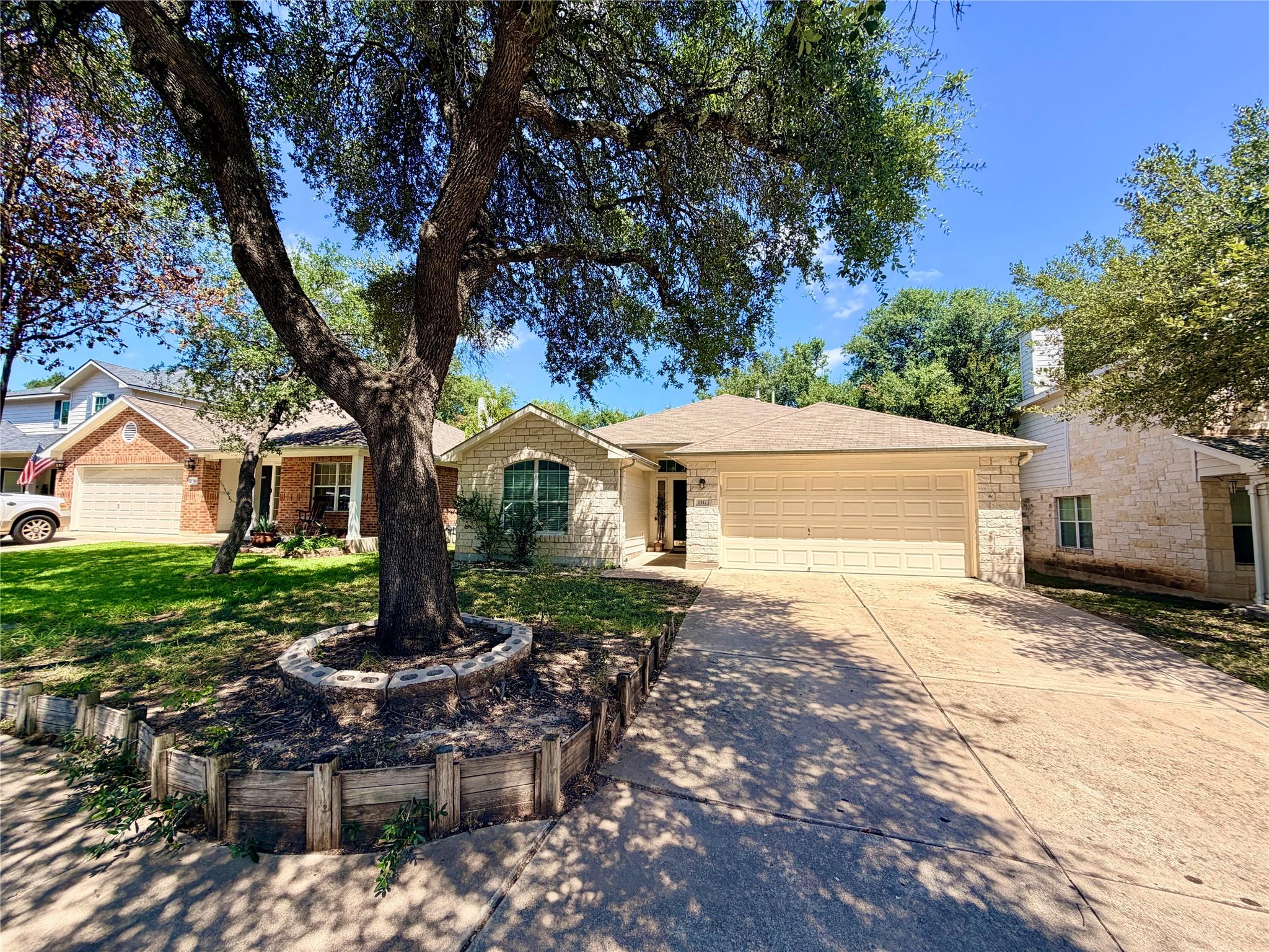 1517 Hawk Dr Property Photo 2