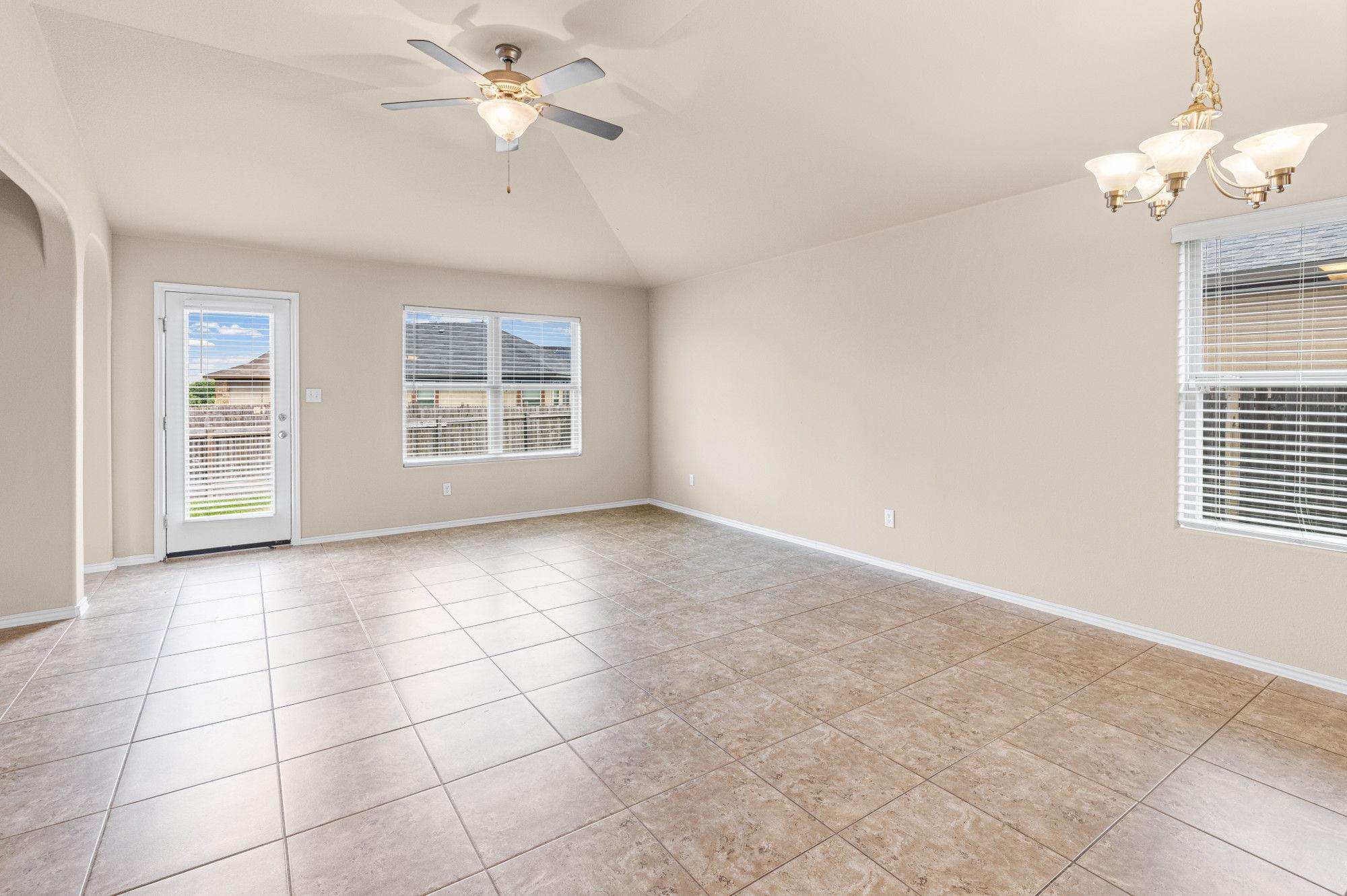 19308 Stokes Ln Property Photo 5