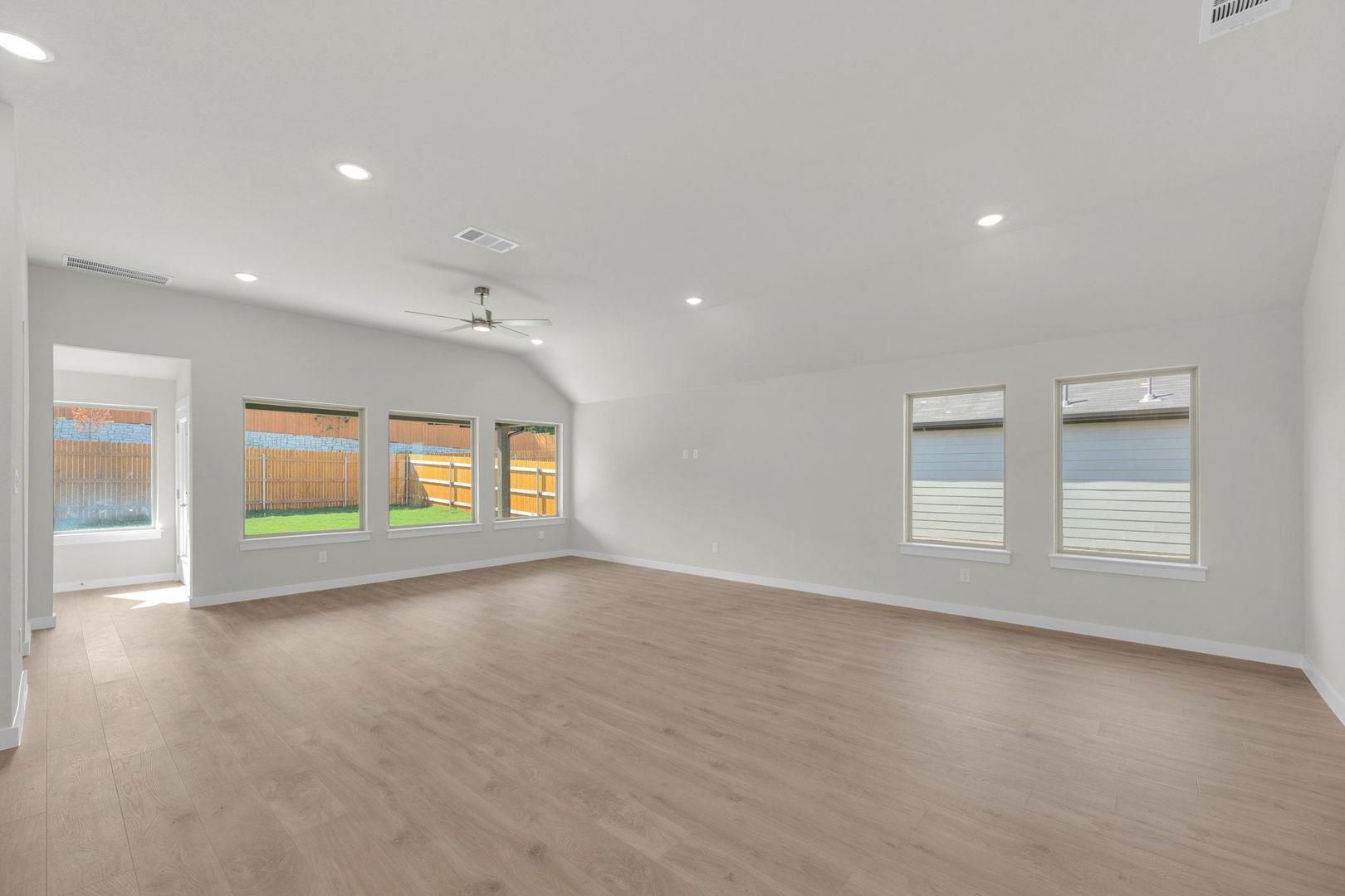 106 Melrose St Property Photo 4