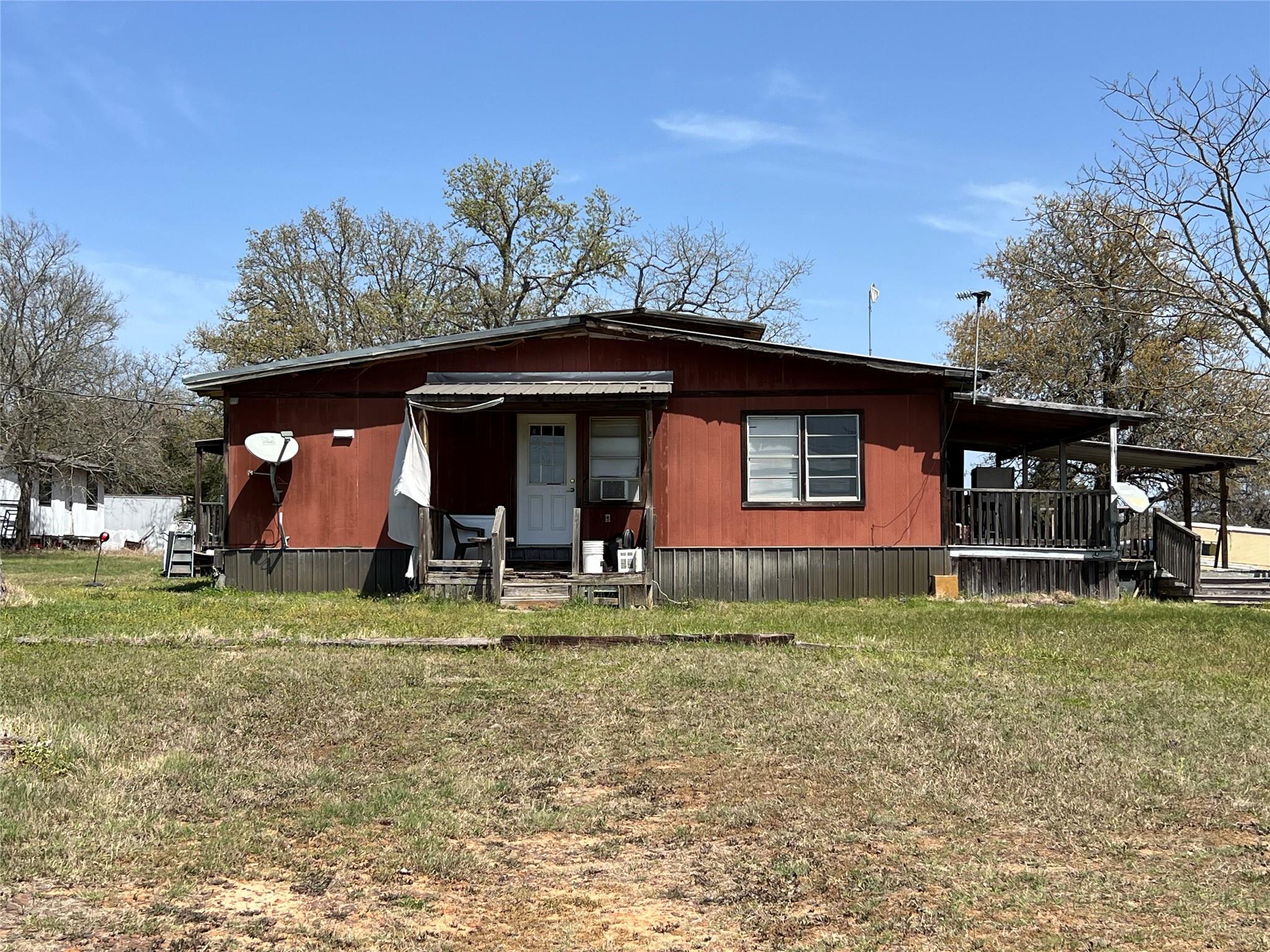 1001 Willow Creek Dr Property Photo 1