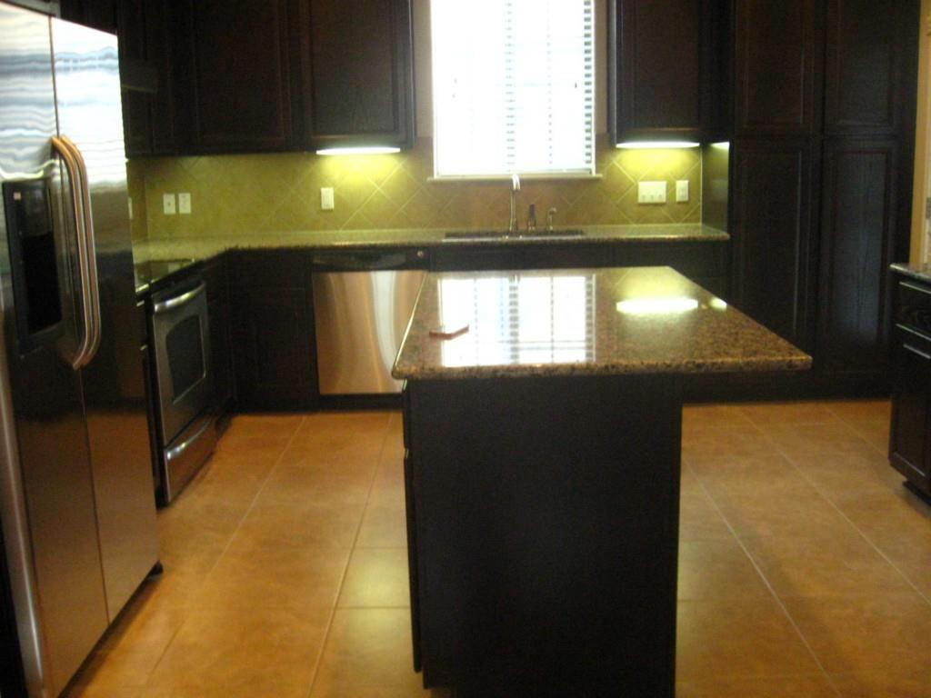 12704 Venice Ln Property Photo 4