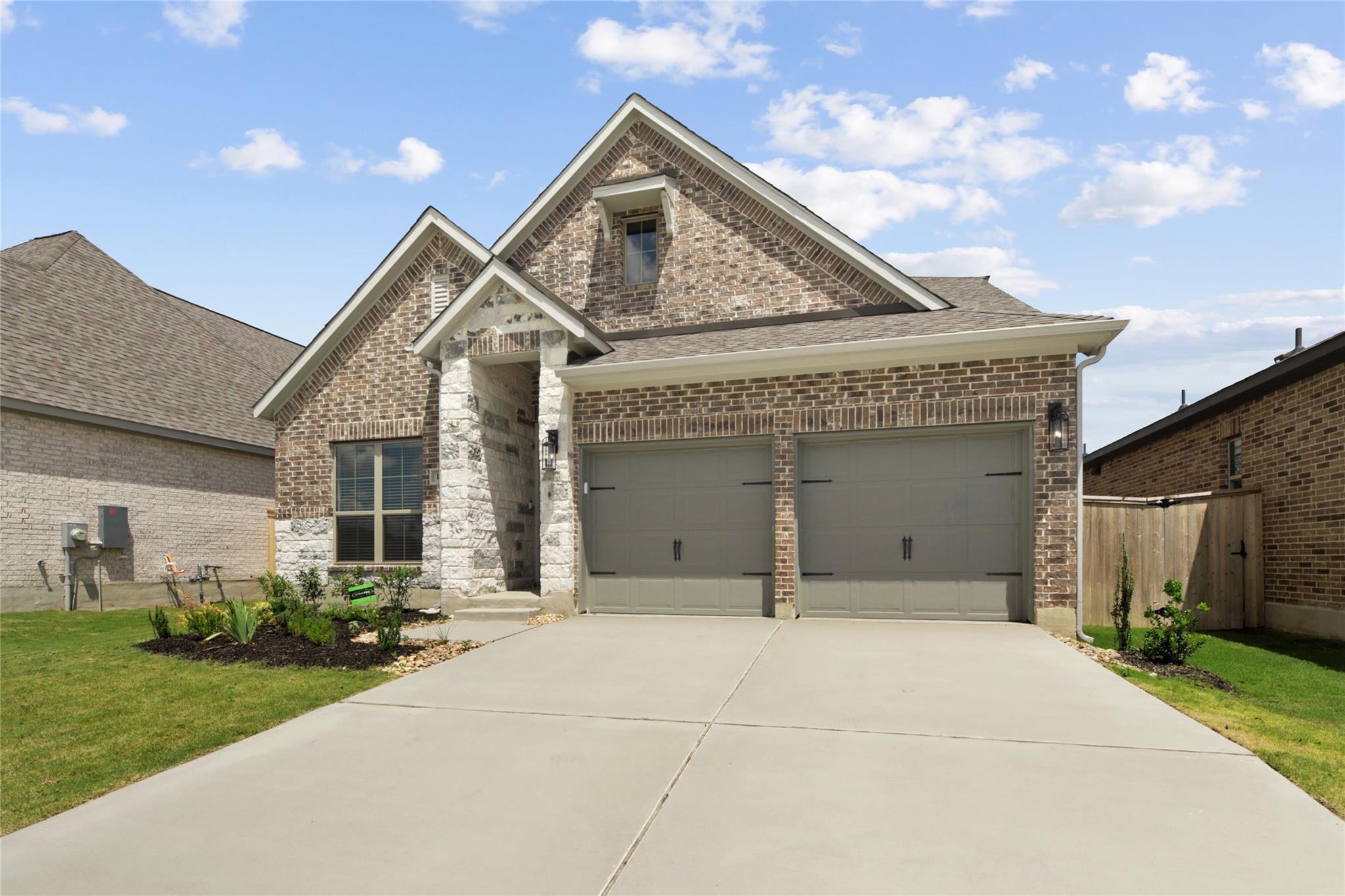 104 Chinaberry Bnd Property Photo 2