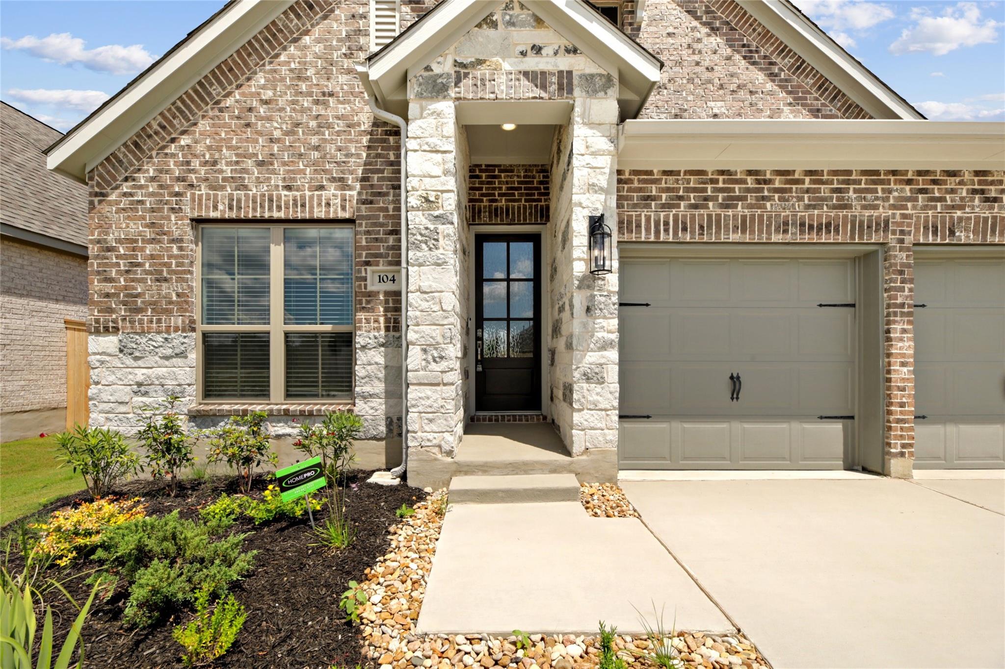 104 Chinaberry Bnd Property Photo 3