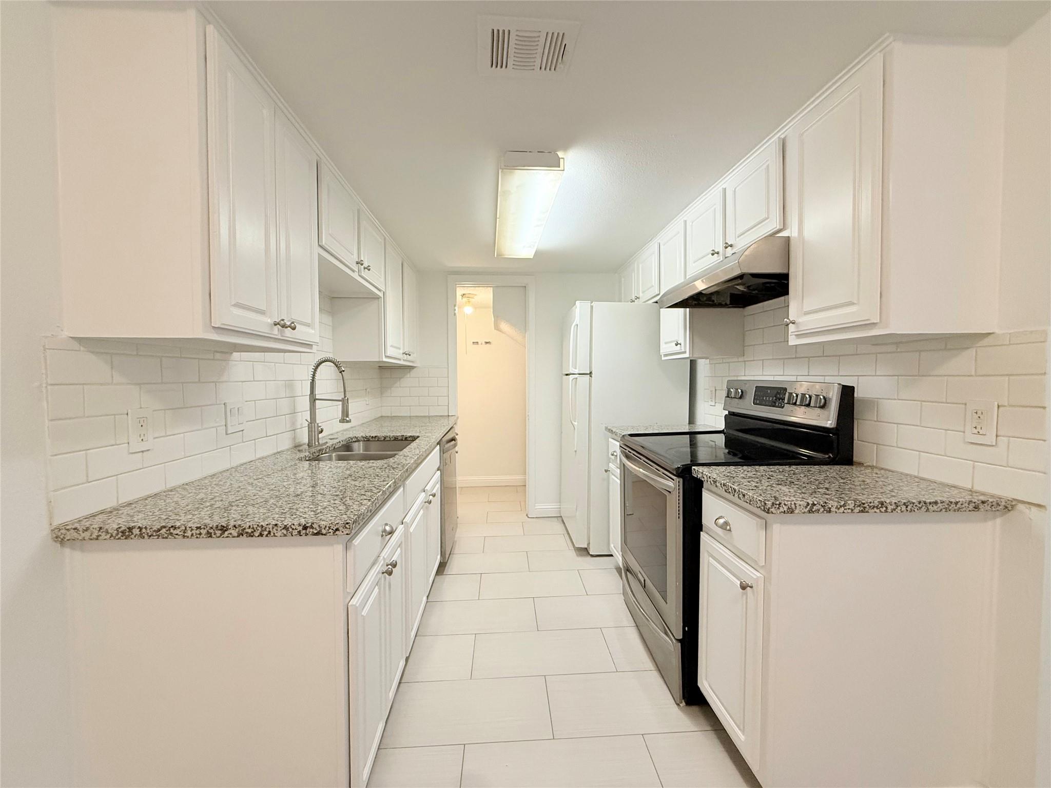 2124 Burton Dr 125 Property Photo