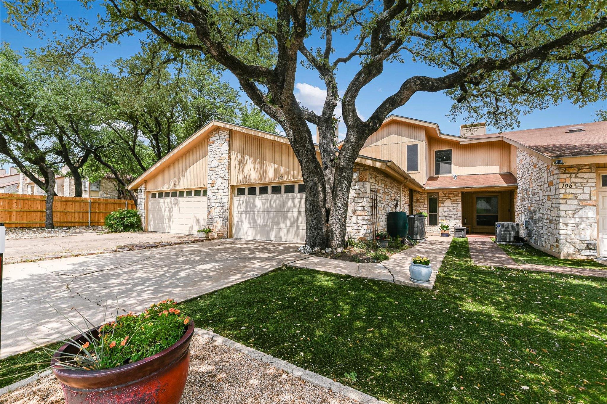 8518 Fathom Cir 107 Property Photo