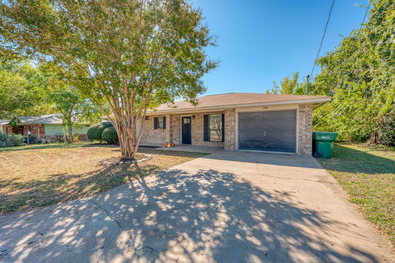 1108 Cedar Dr Property Photo 2