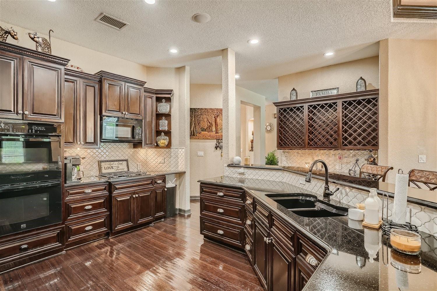 15207 Nightingale Ln Property Photo 1