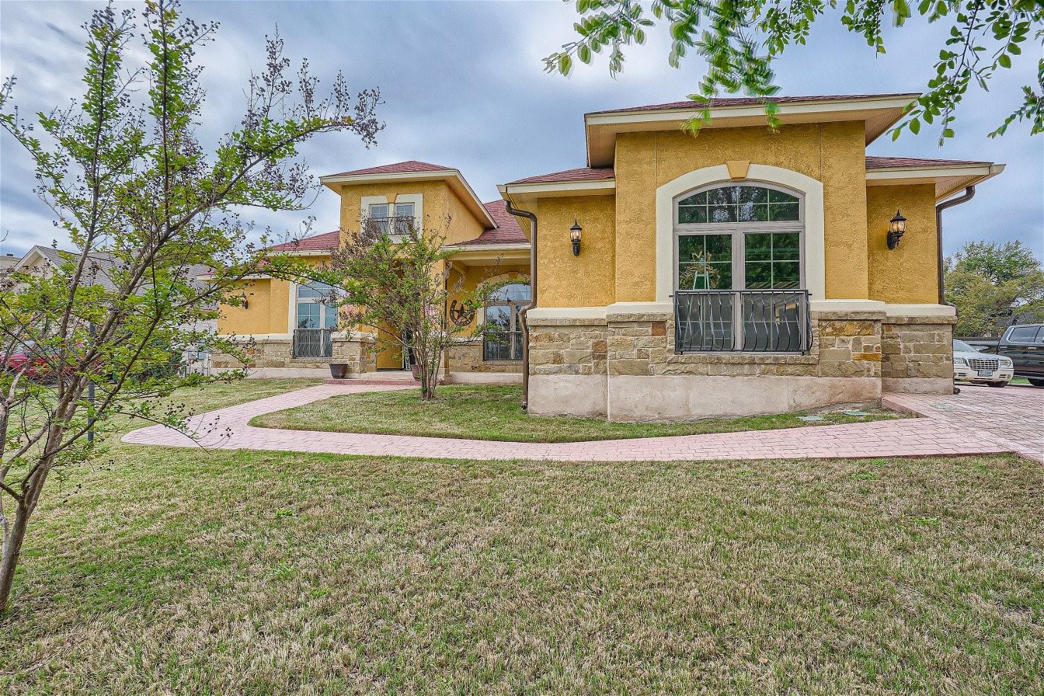 15207 Nightingale Ln Property Photo 4