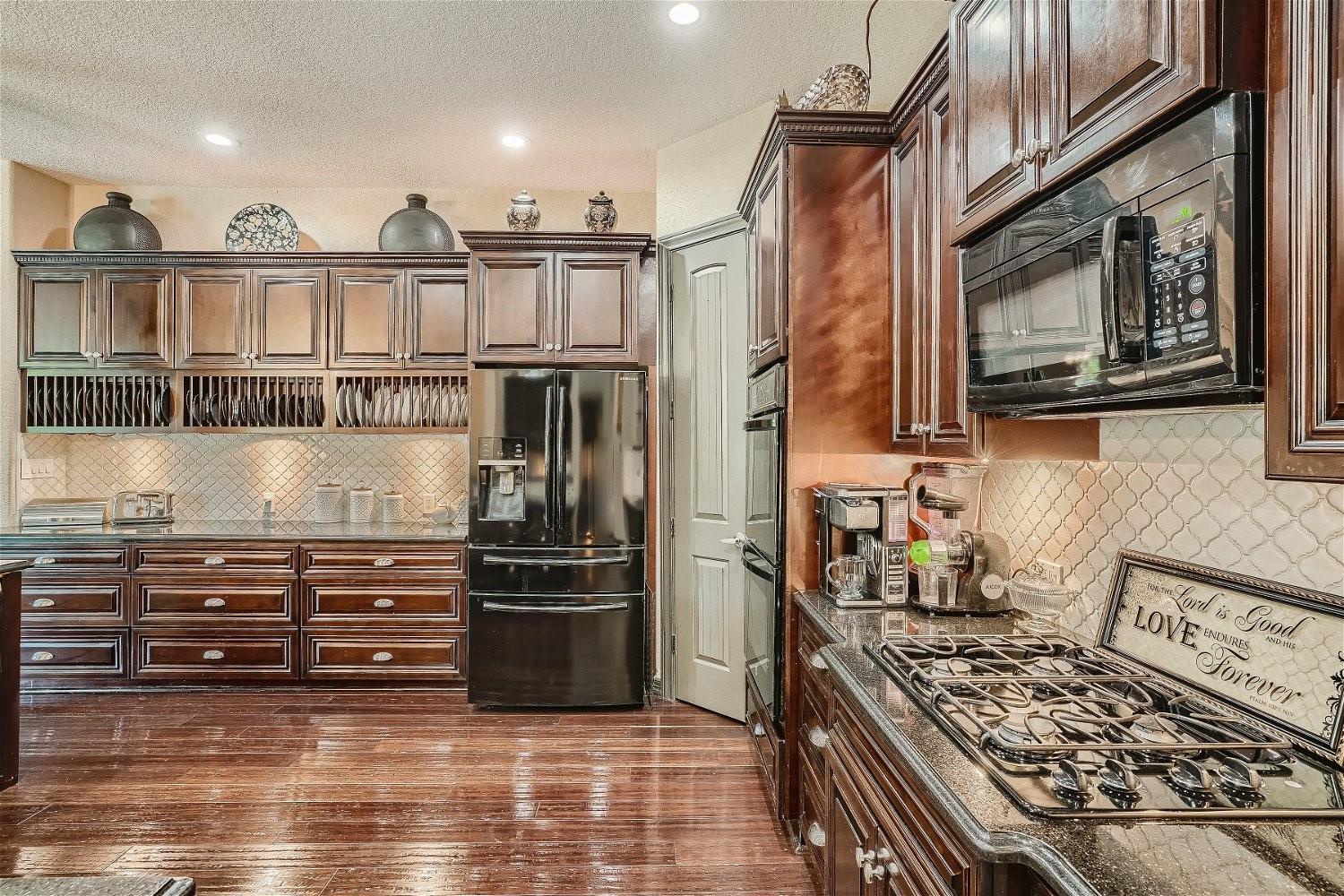 15207 Nightingale Ln Property Photo 10