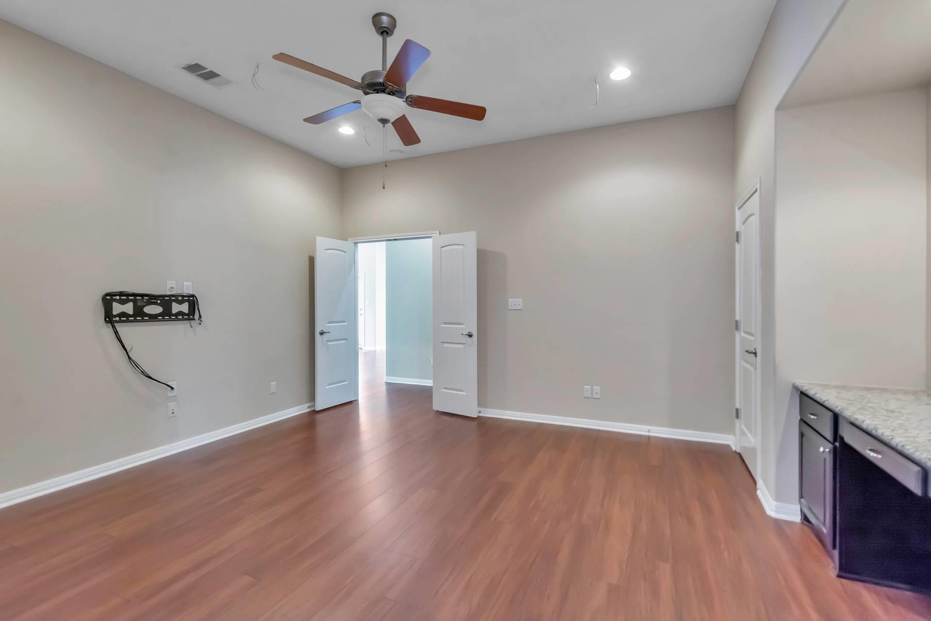 101 Dasher Dr Property Photo 13