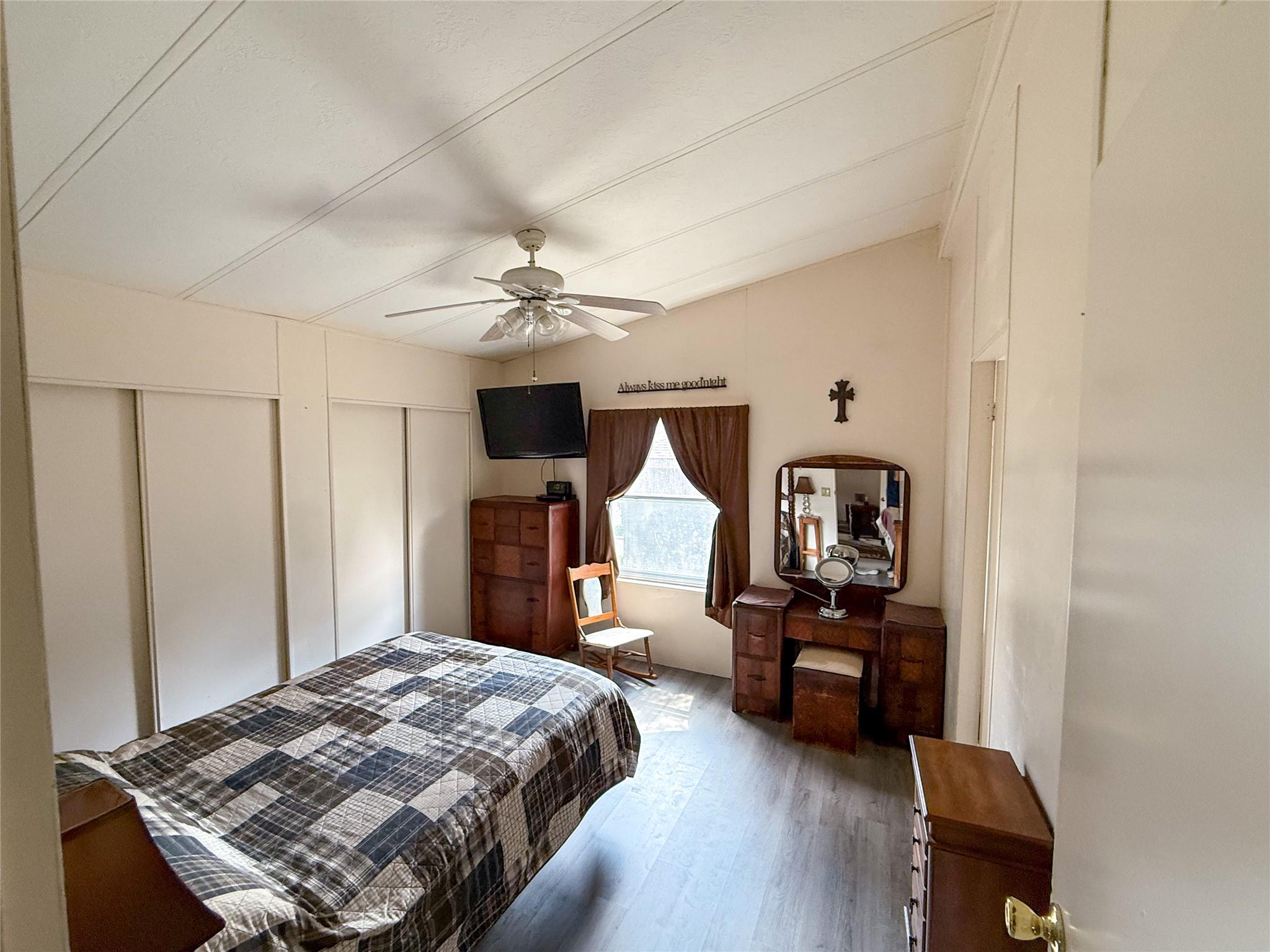 1055 N Franklin St Property Photo 17
