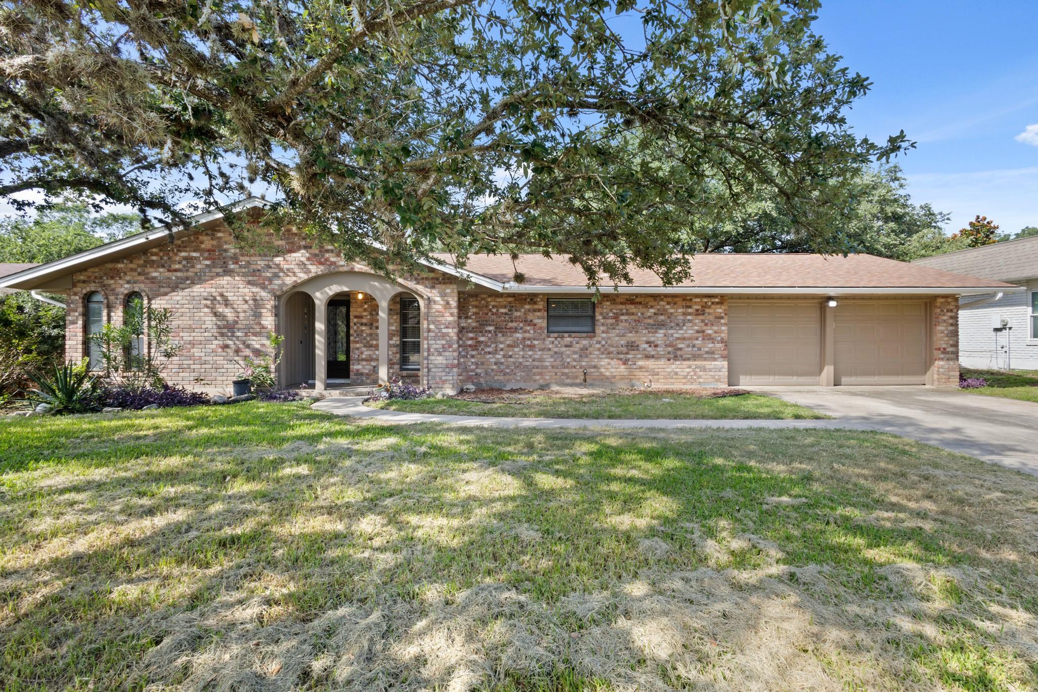 310 De Soto Dr Property Photo 2