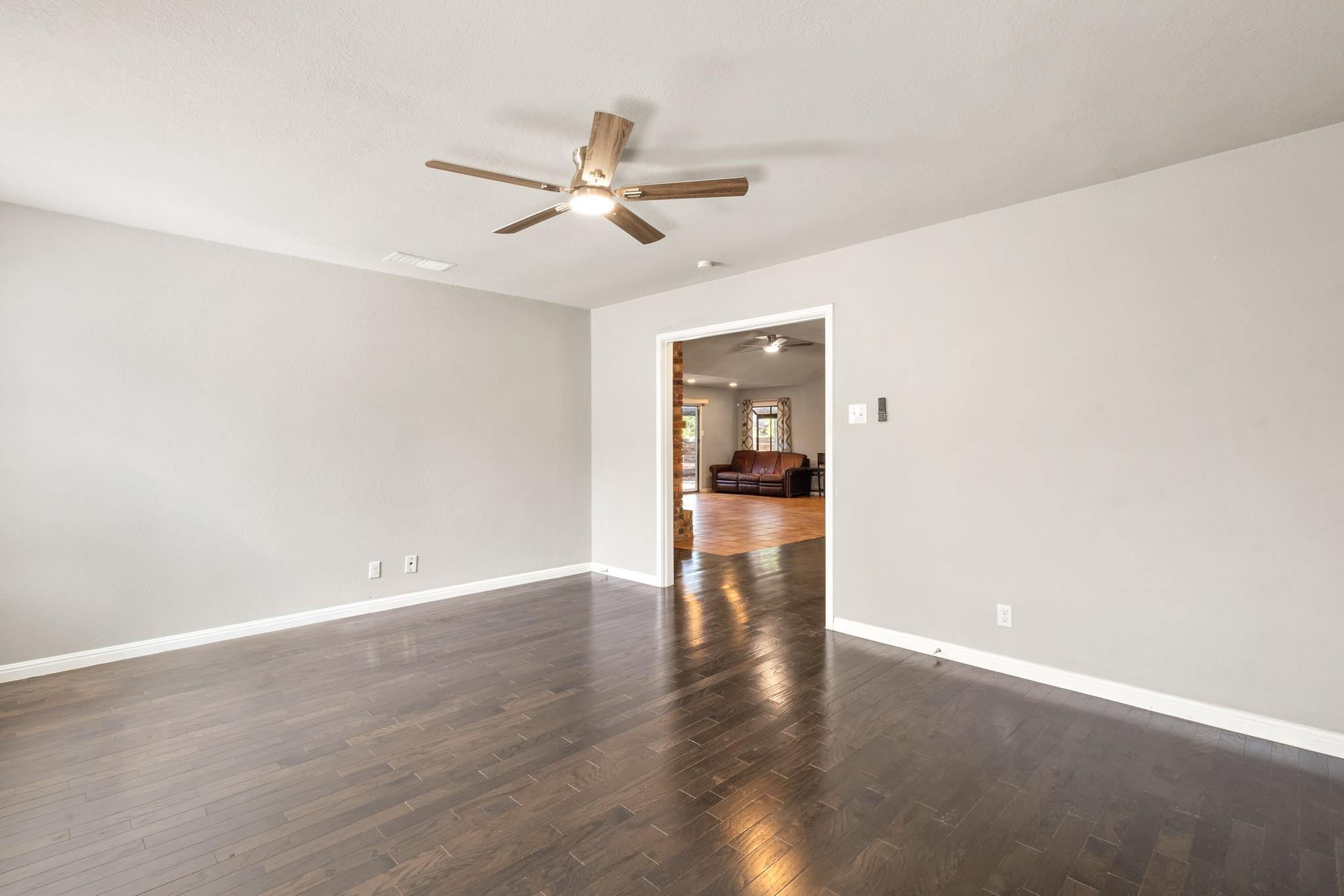 310 De Soto Dr Property Photo 6