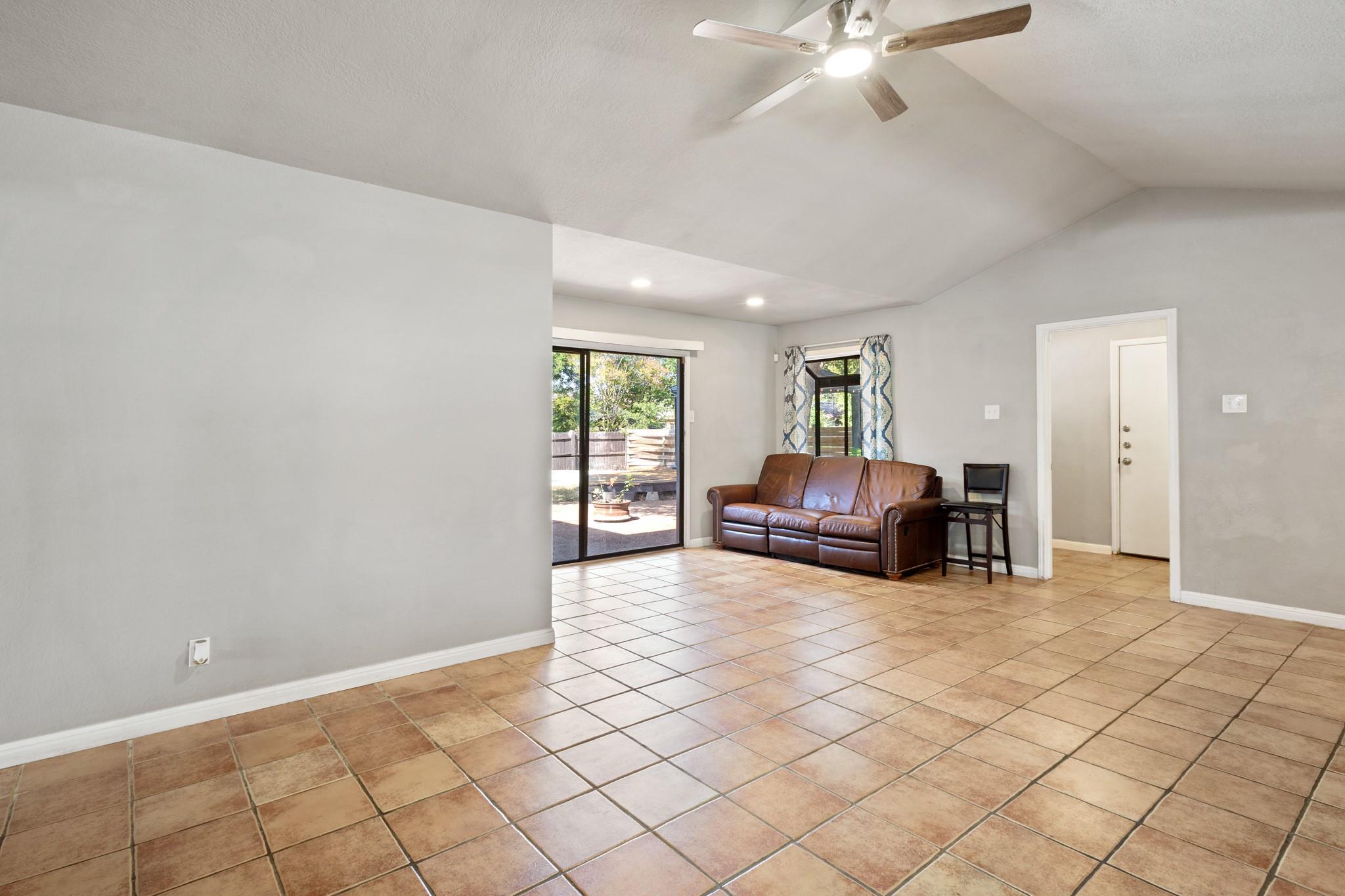310 De Soto Dr Property Photo 12