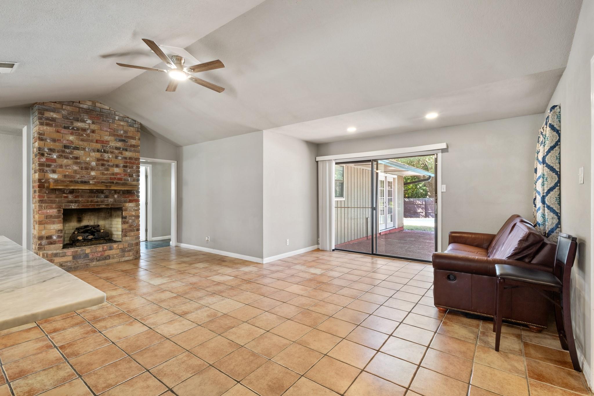 310 De Soto Dr Property Photo 13