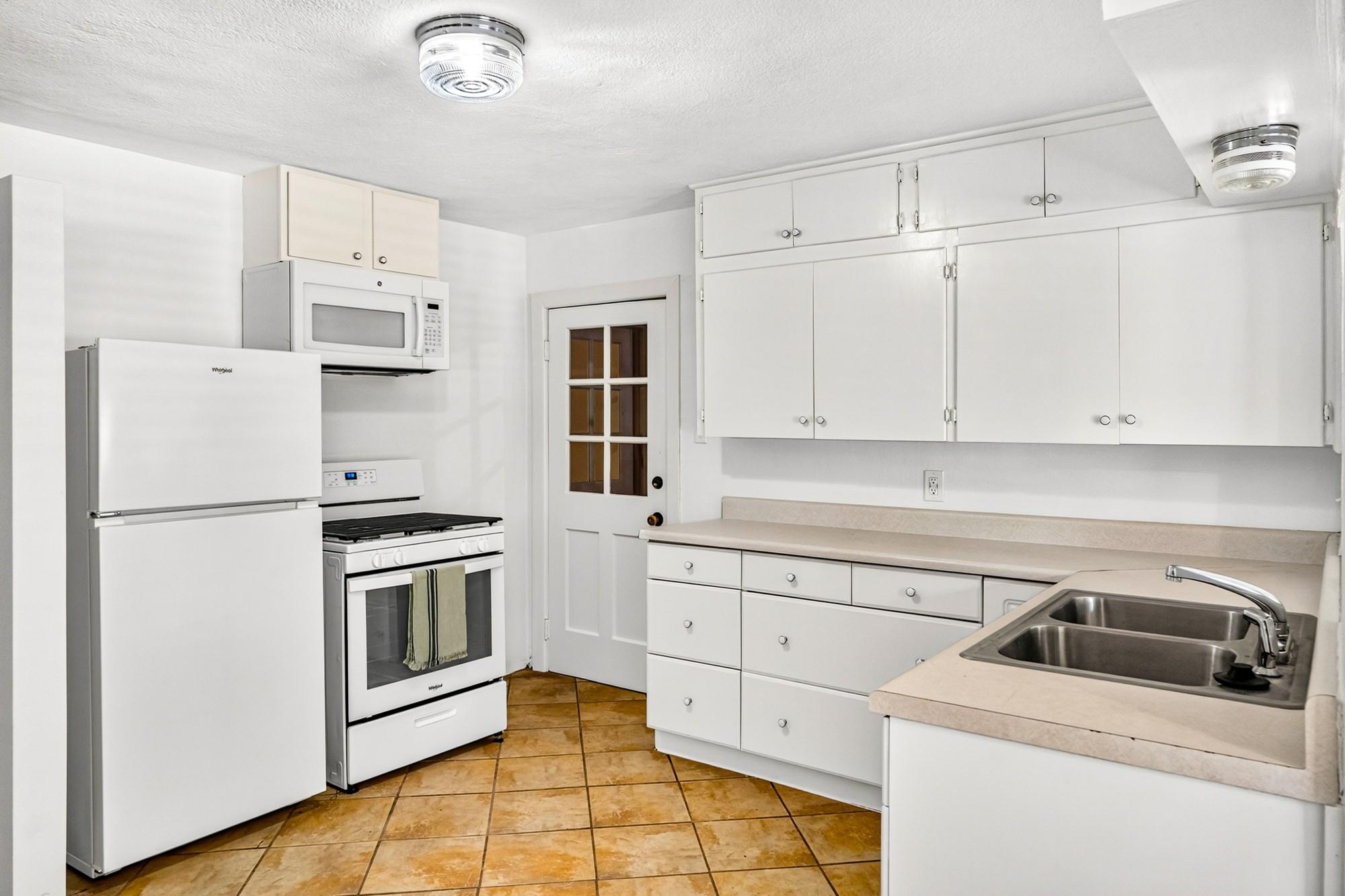 1064 Sycamore St Property Photo 6