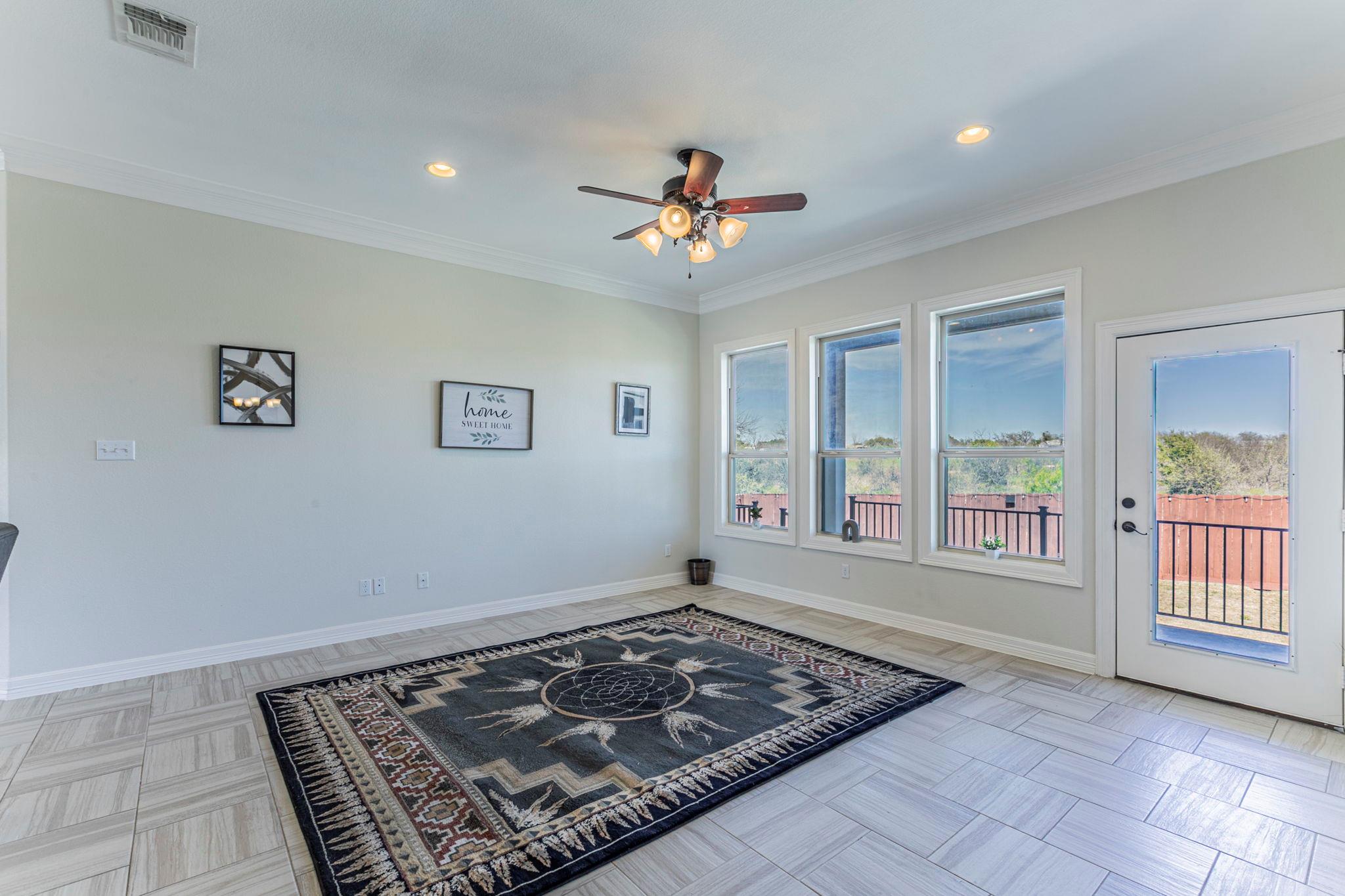 300 Magan Ln Property Photo 4