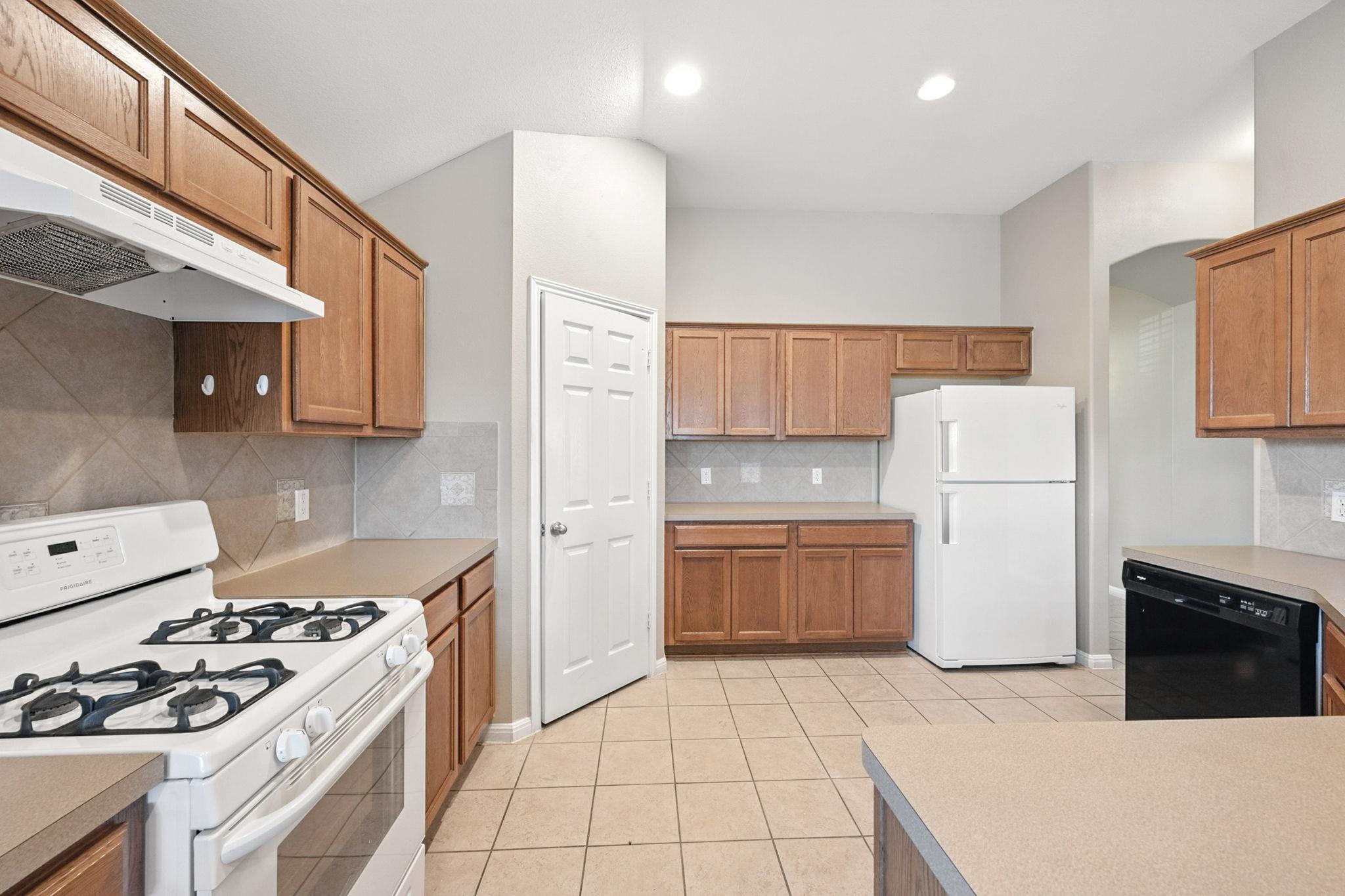 18505 Sandy Bottom Dr Property Photo 5