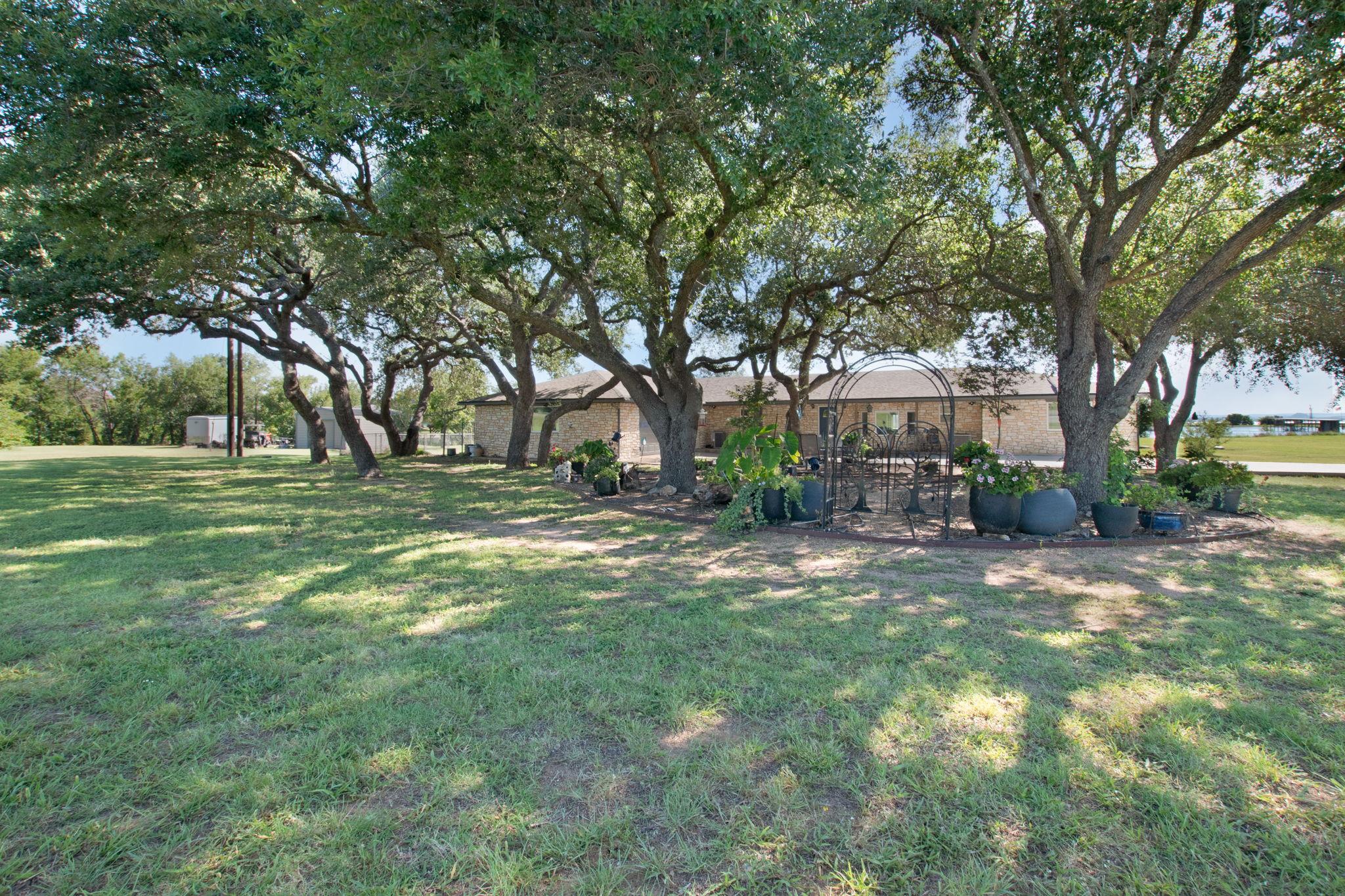 208 Iris Lane Ln Property Photo 4