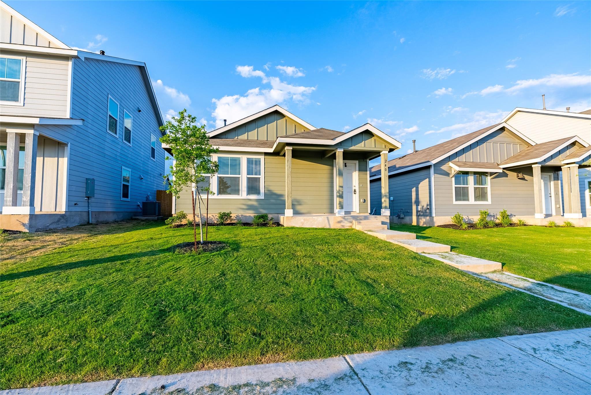 240 Sambre St Property Photo