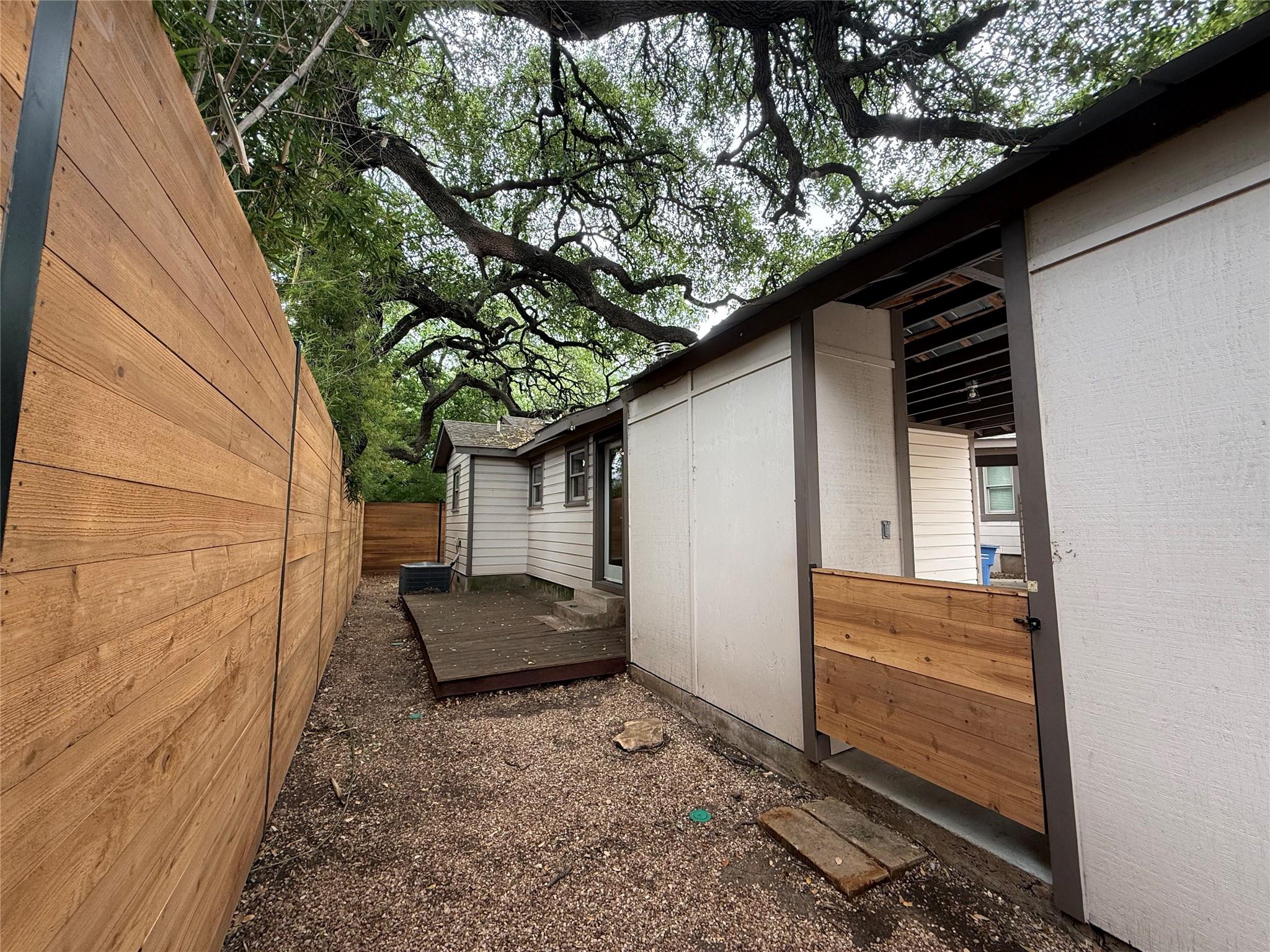 2105 Kinney Ave #b Property Photo 2