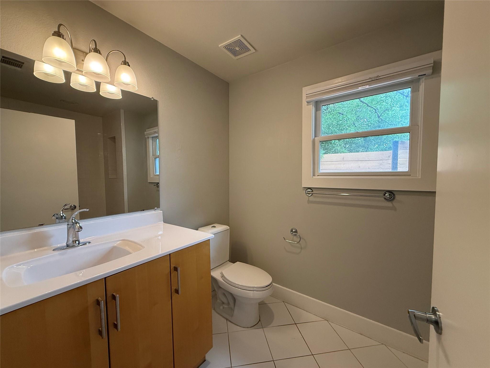 2105 Kinney Ave #b Property Photo 4
