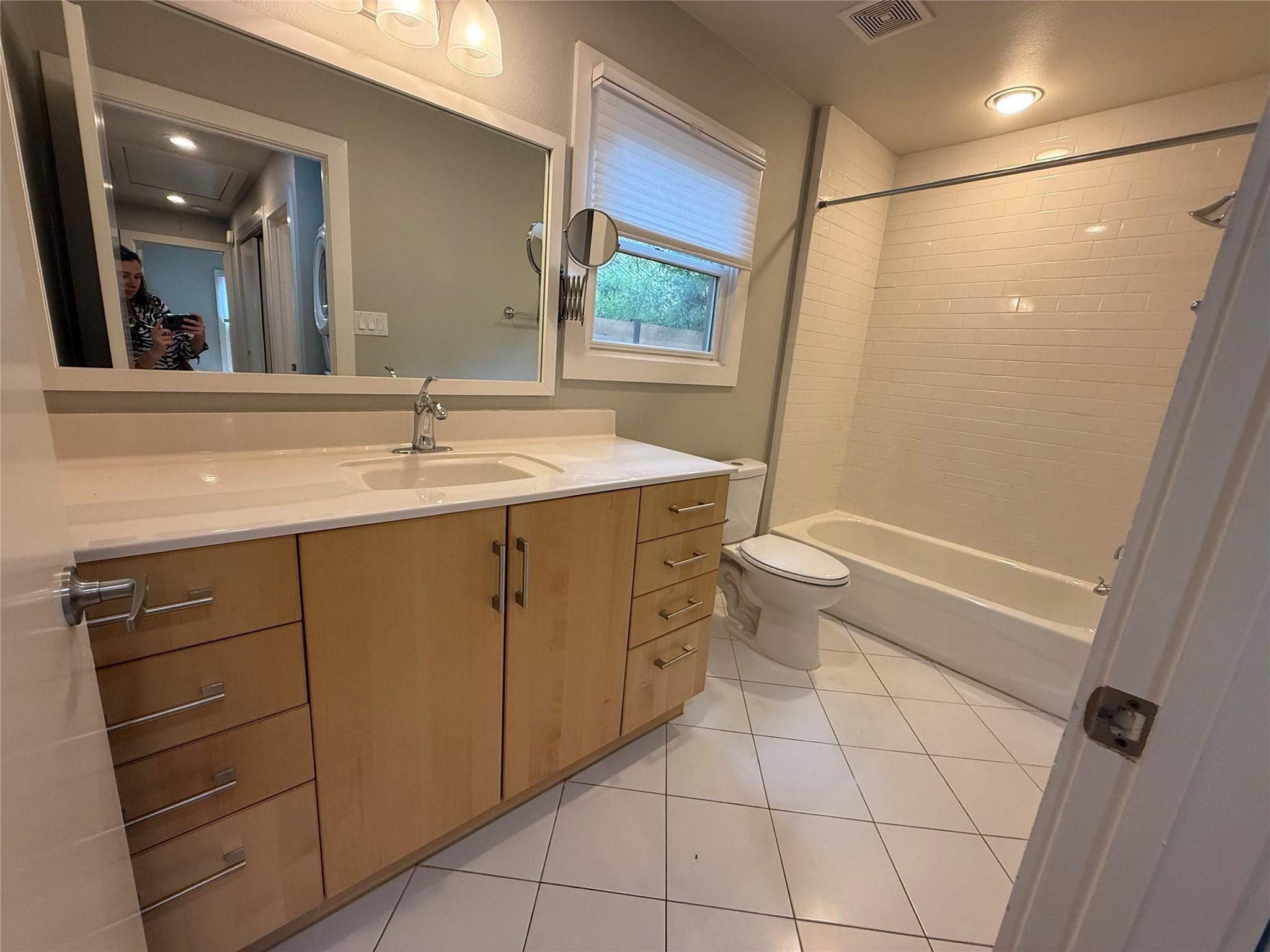 2105 Kinney Ave #b Property Photo 5