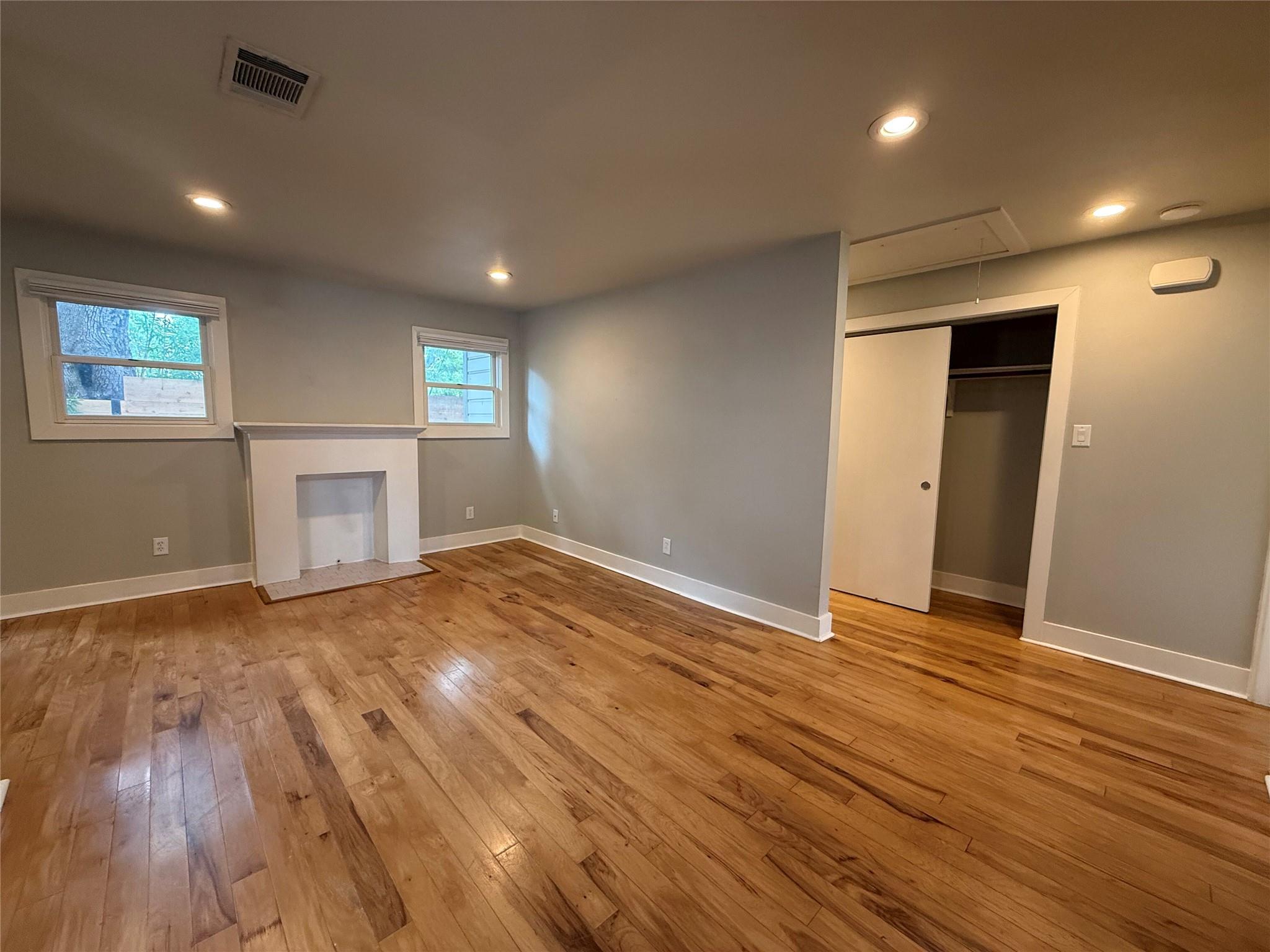 2105 Kinney Ave #b Property Photo 7