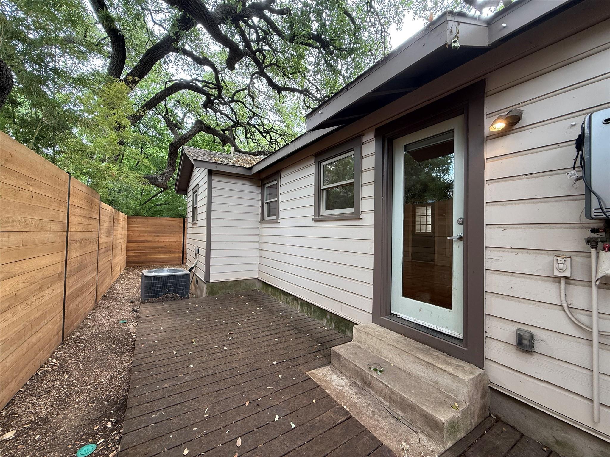 2105 Kinney Ave #b Property Photo 8