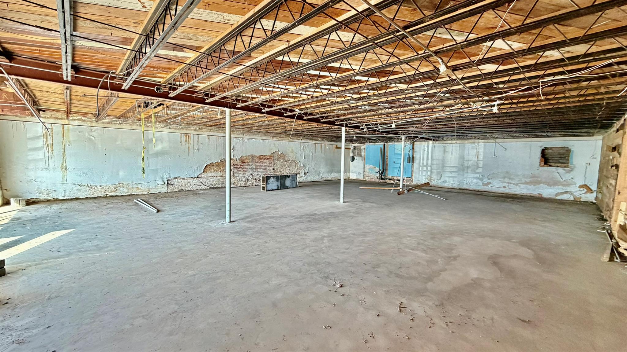 403 N Gray St Property Photo 4